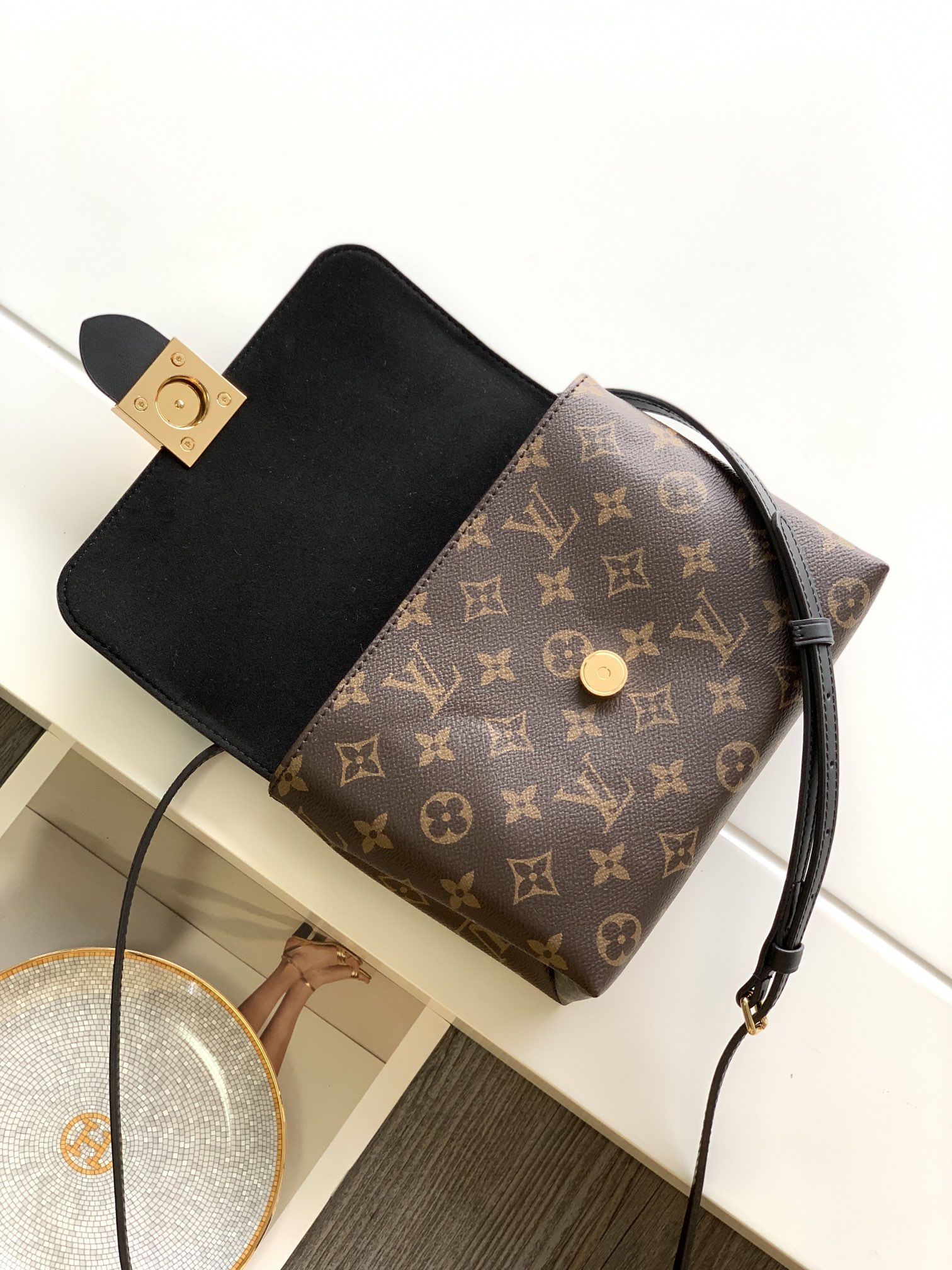 Louis Vuitton LV M44141 Locky BB Handbag in Black