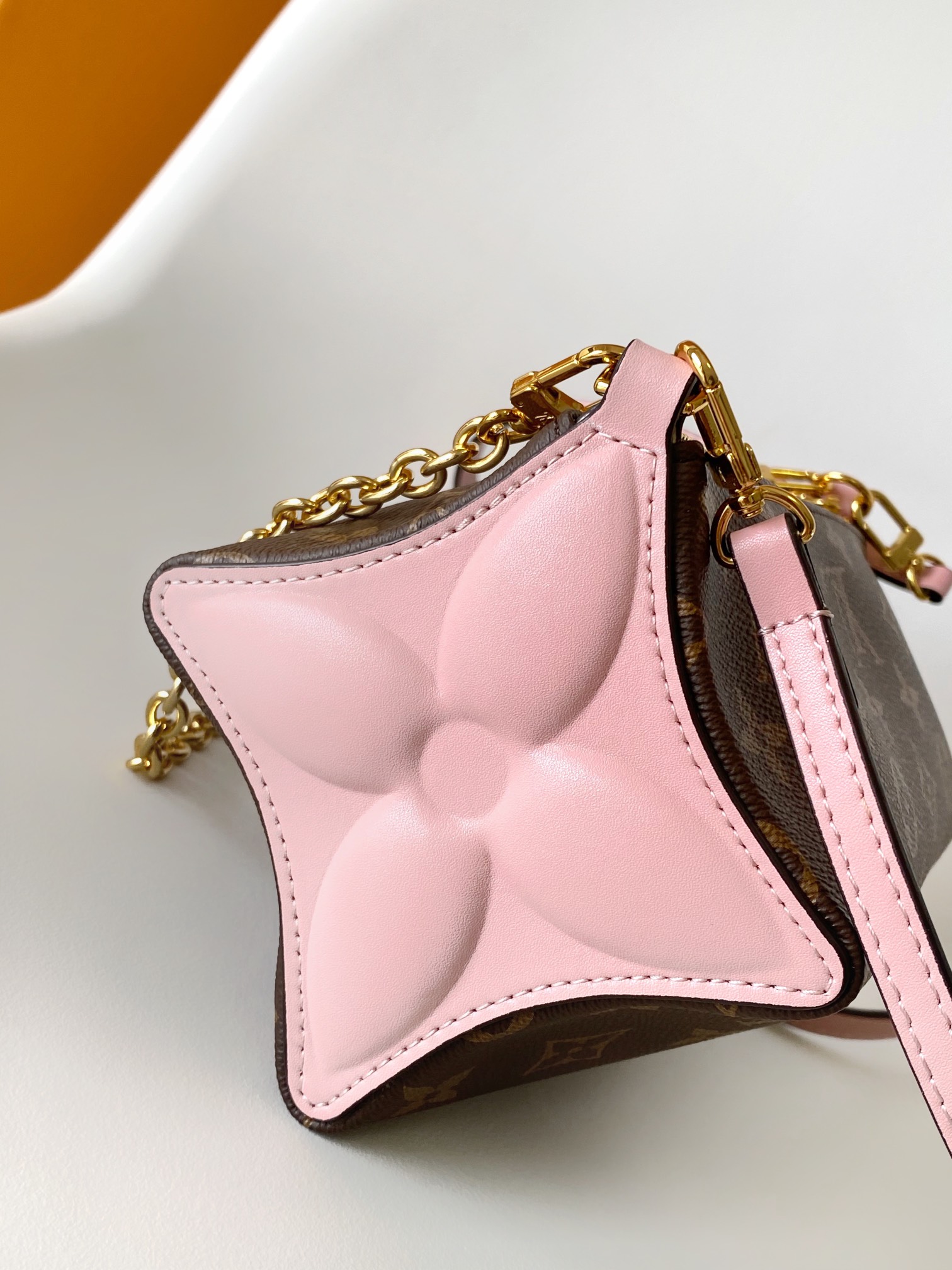 Louis Vuitton LV M11303 Bloom Pouch Handbag in Pink