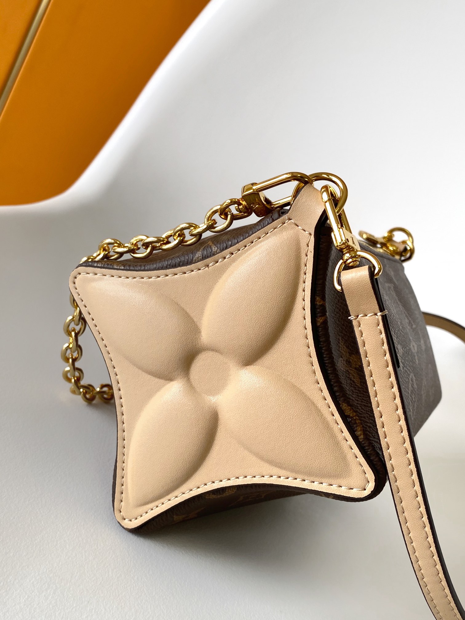 Louis Vuitton LV M11672 Bloom Pouch Handbag in Beige