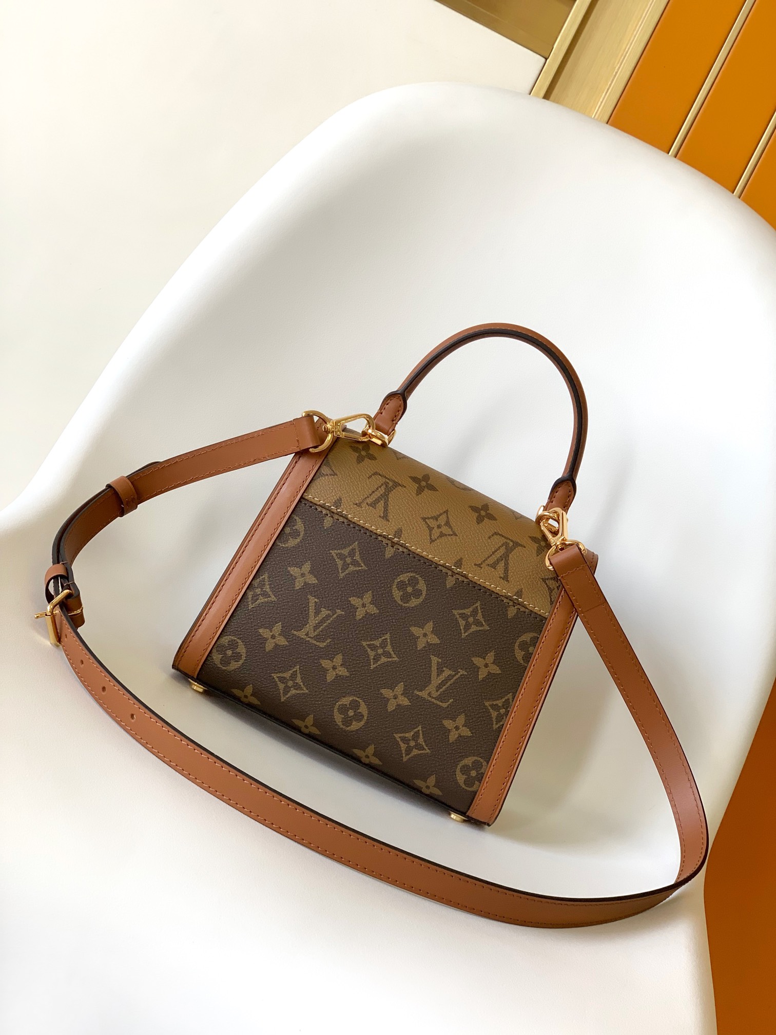  Louis Vuitton LV M46751 Dauphine Capitale Handbag