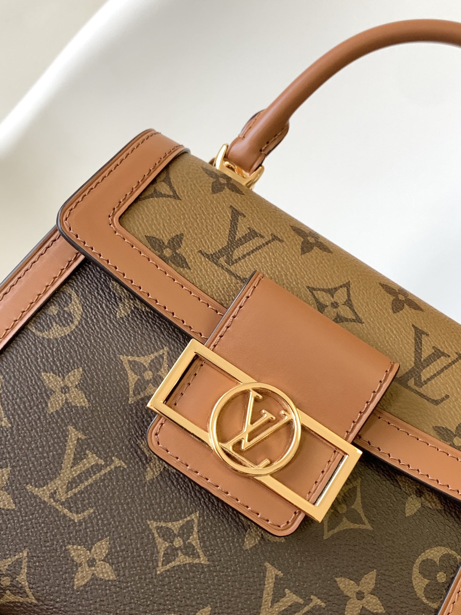  Louis Vuitton LV M46751 Dauphine Capitale Handbag