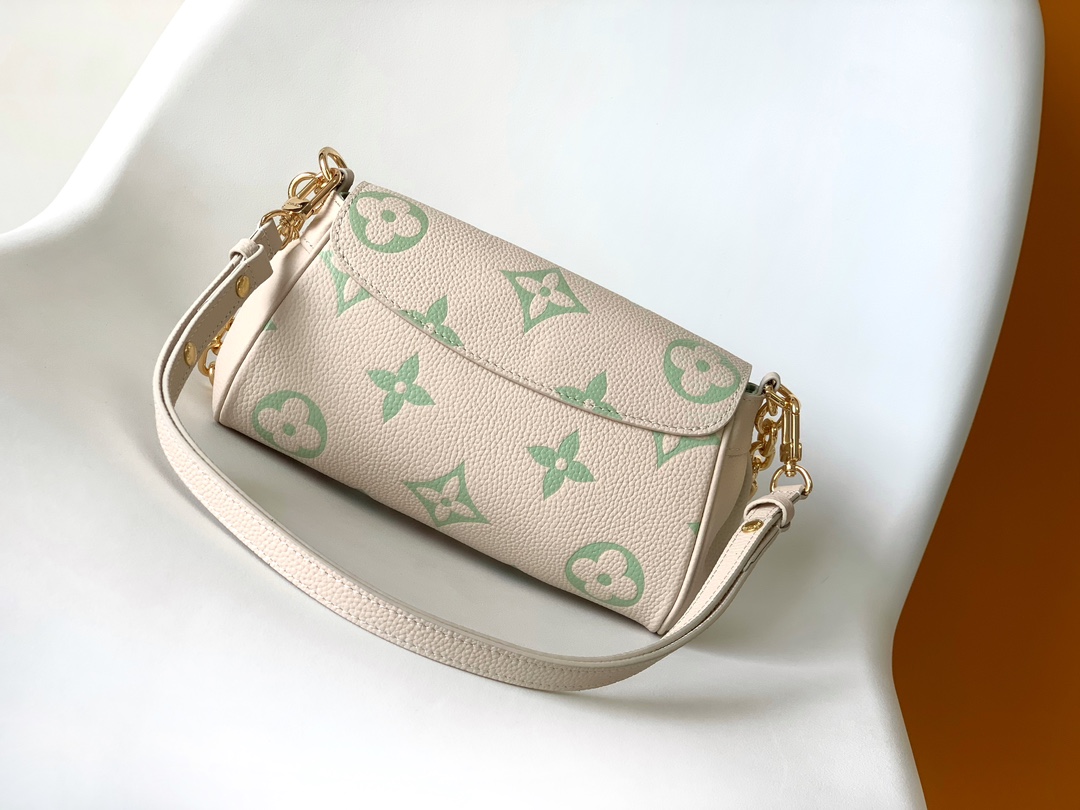 Dynamic Chip Louis Vuitton LV  M46842 White and Green FAVORITE Handbag