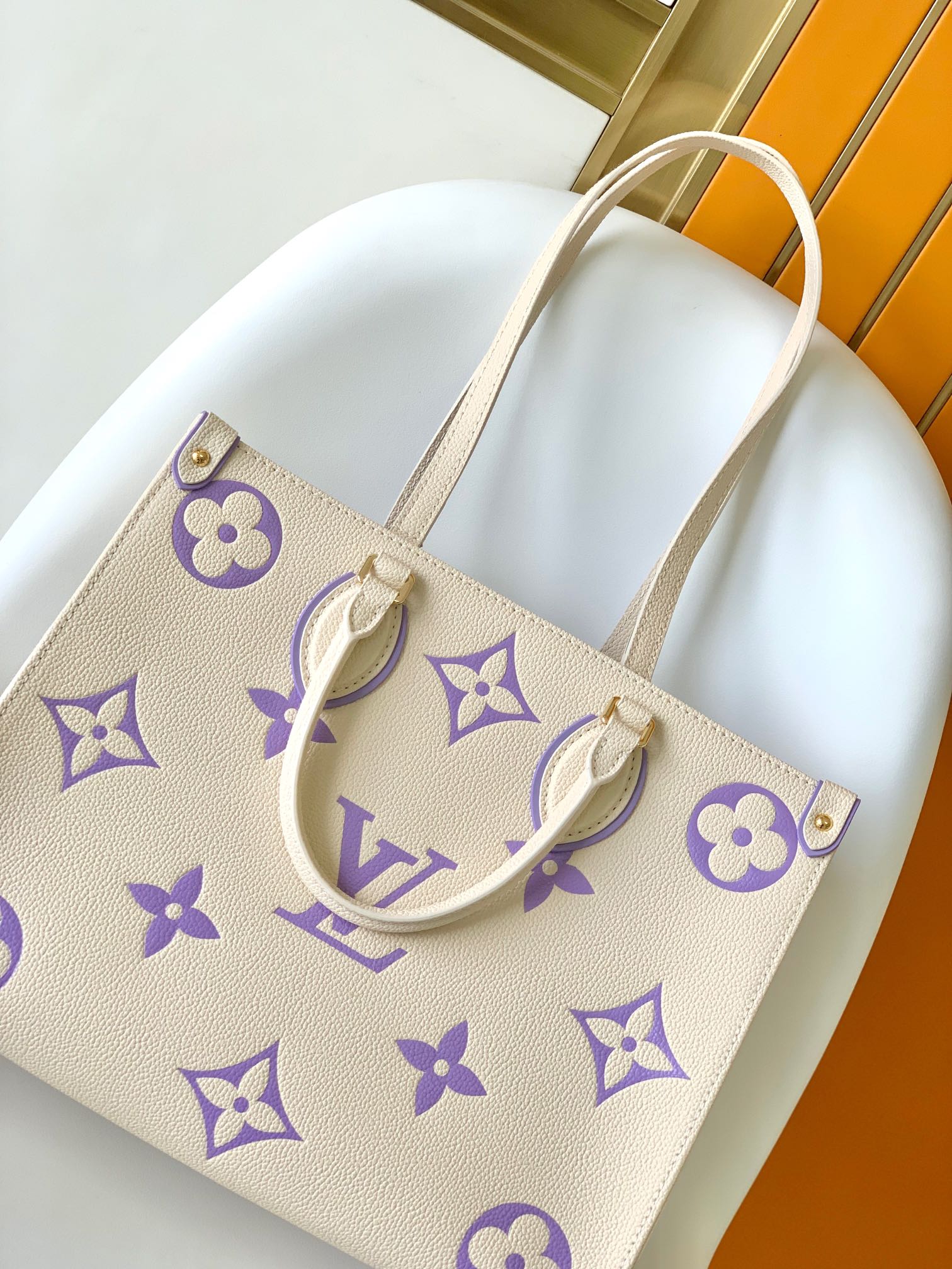 Dynamic Chip Top Original ONTHEGO Medium Handbag Louis Vuitton LV  M23937 Purple Monogram