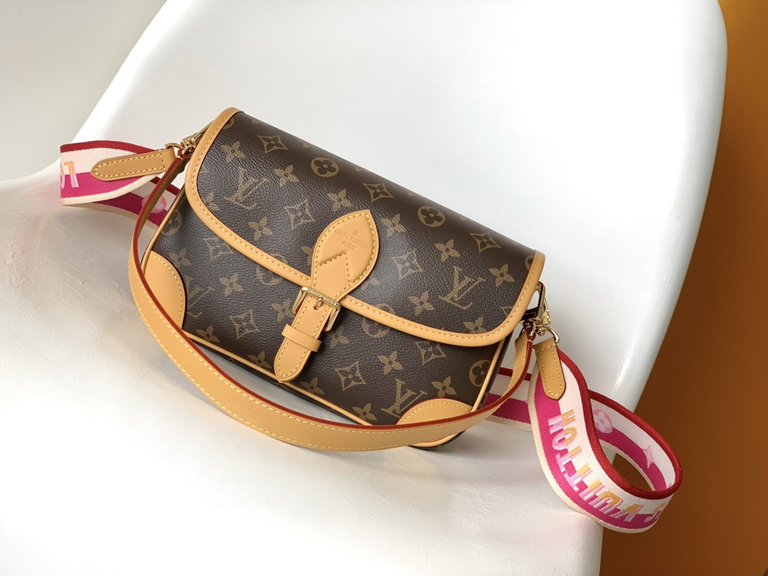 Diane Handbag Louis Vuitton LV M46049 - Fuchsia