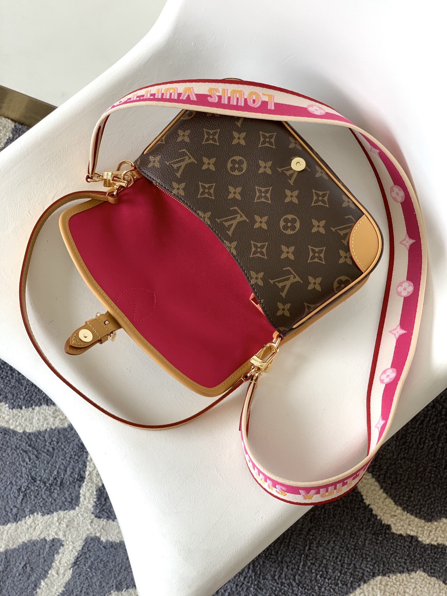 Diane Handbag Louis Vuitton LV  M46049 - Fuchsia