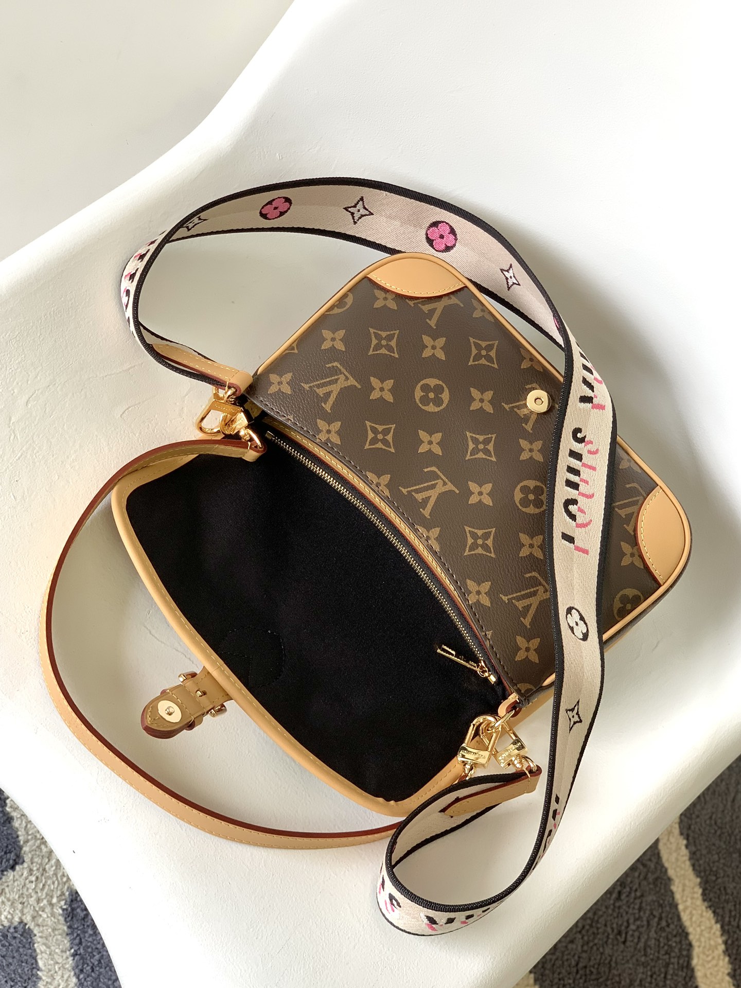 Louis Vuitton LV Diane Handbag M45985 - Black