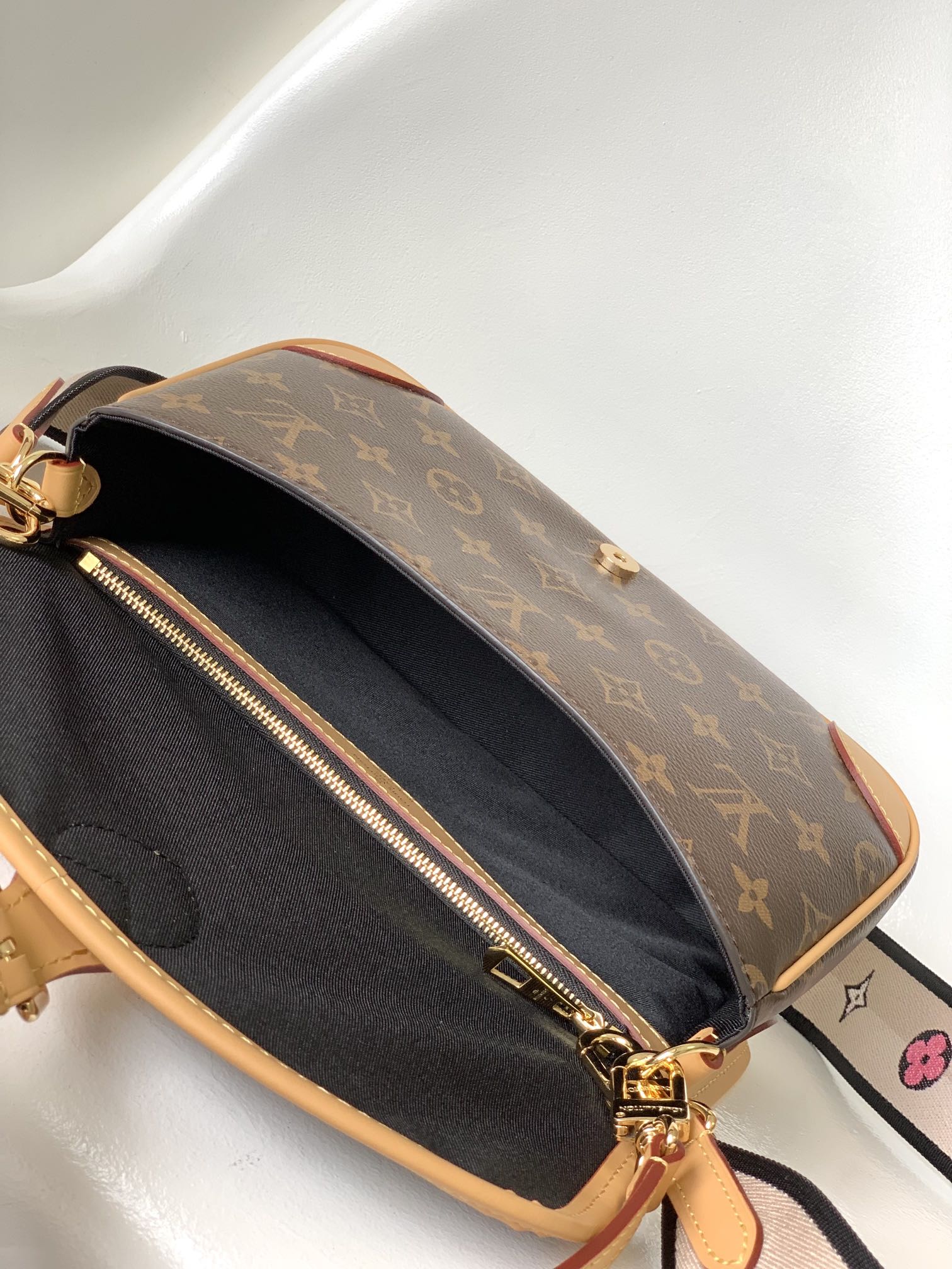 Louis Vuitton LV Diane Handbag M45985 - Black