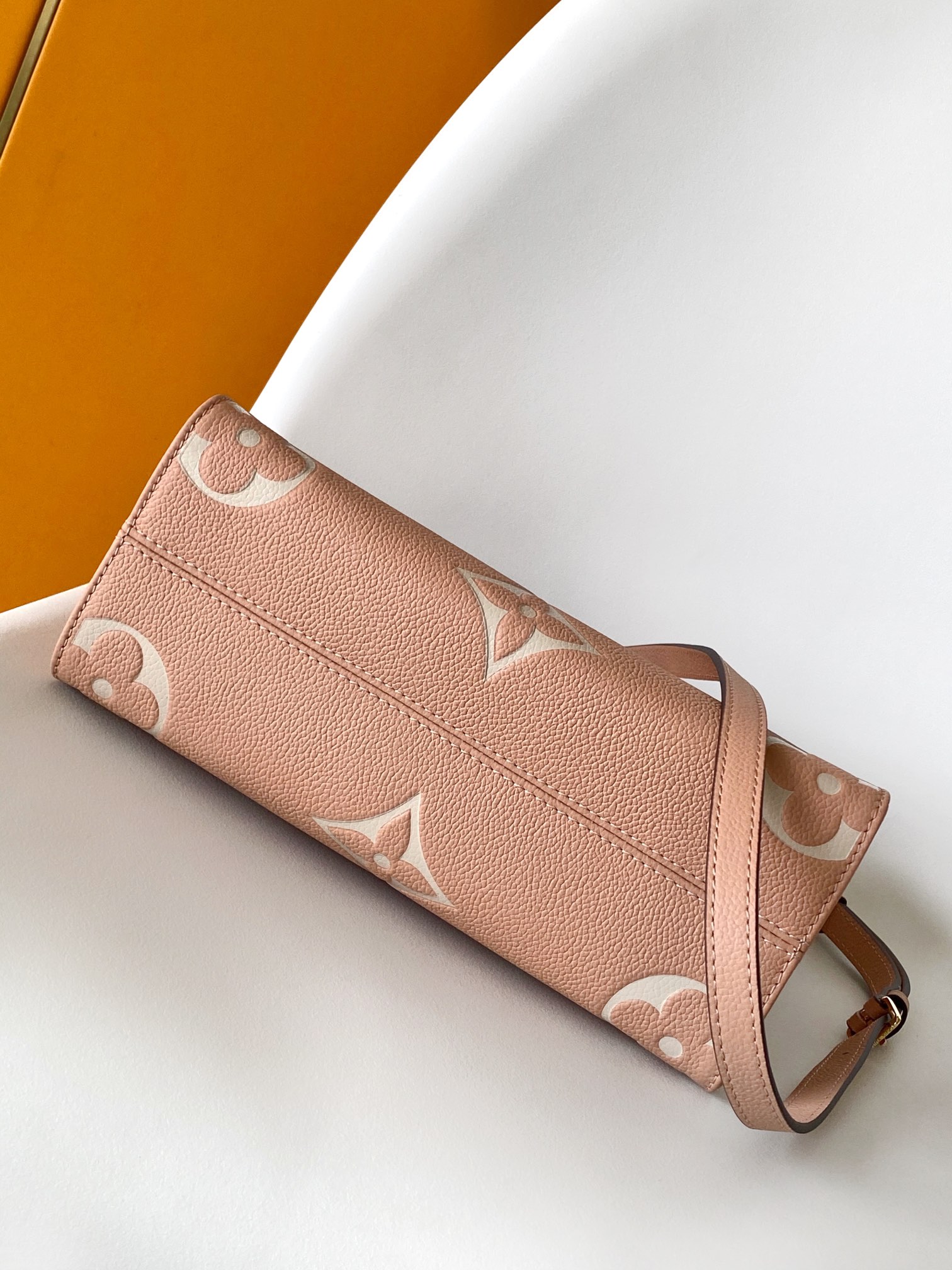 Louis Vuitton LV OnTheGo Tote M12513 - Blush Pink