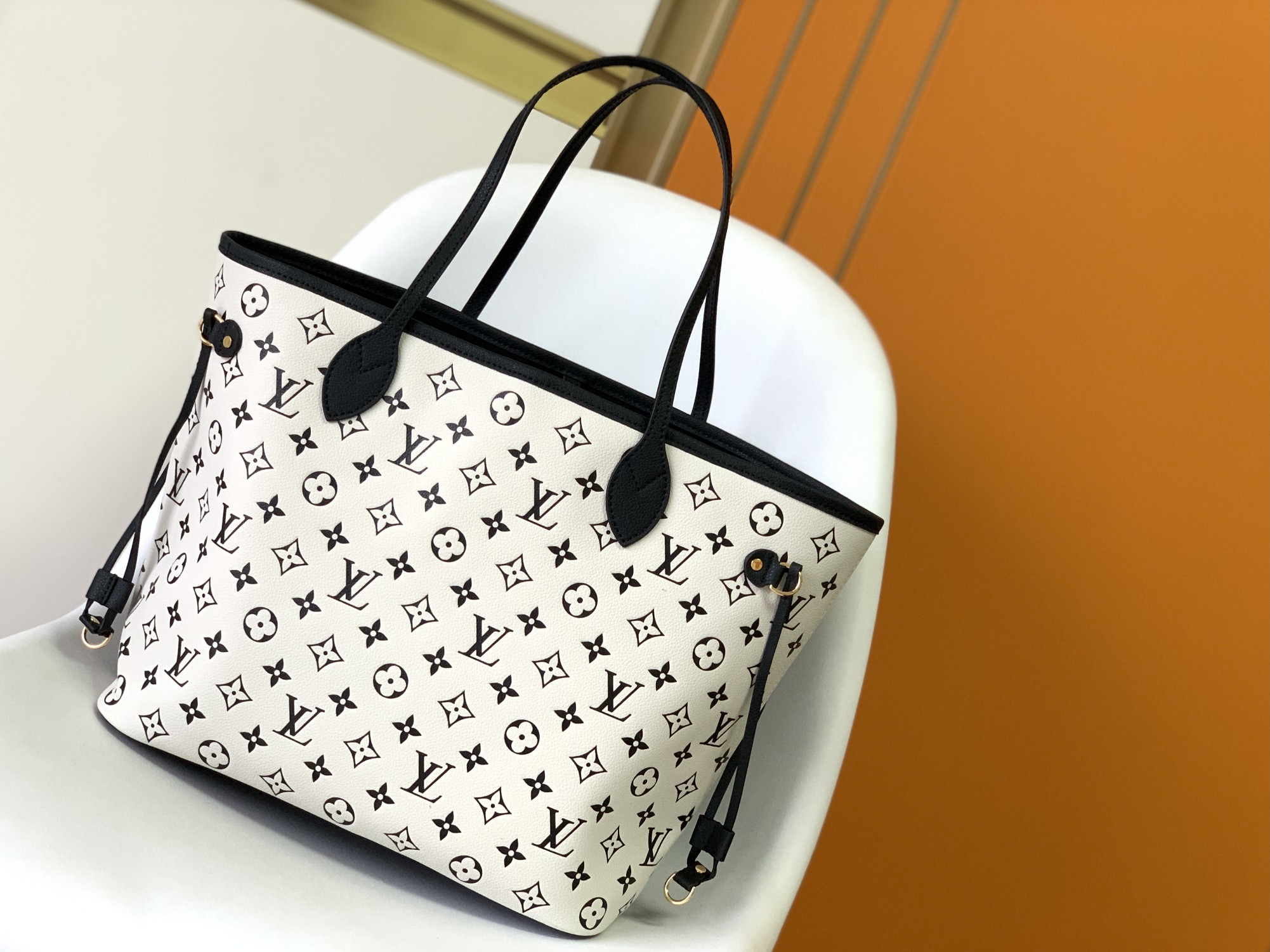 Louis Vuitton LV M46103 Neverfull MM Handbag in Black and White