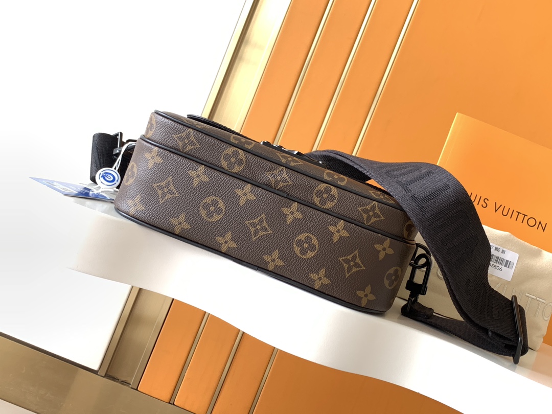  Louis Vuitton LV S Lock Messenger Bag M45806