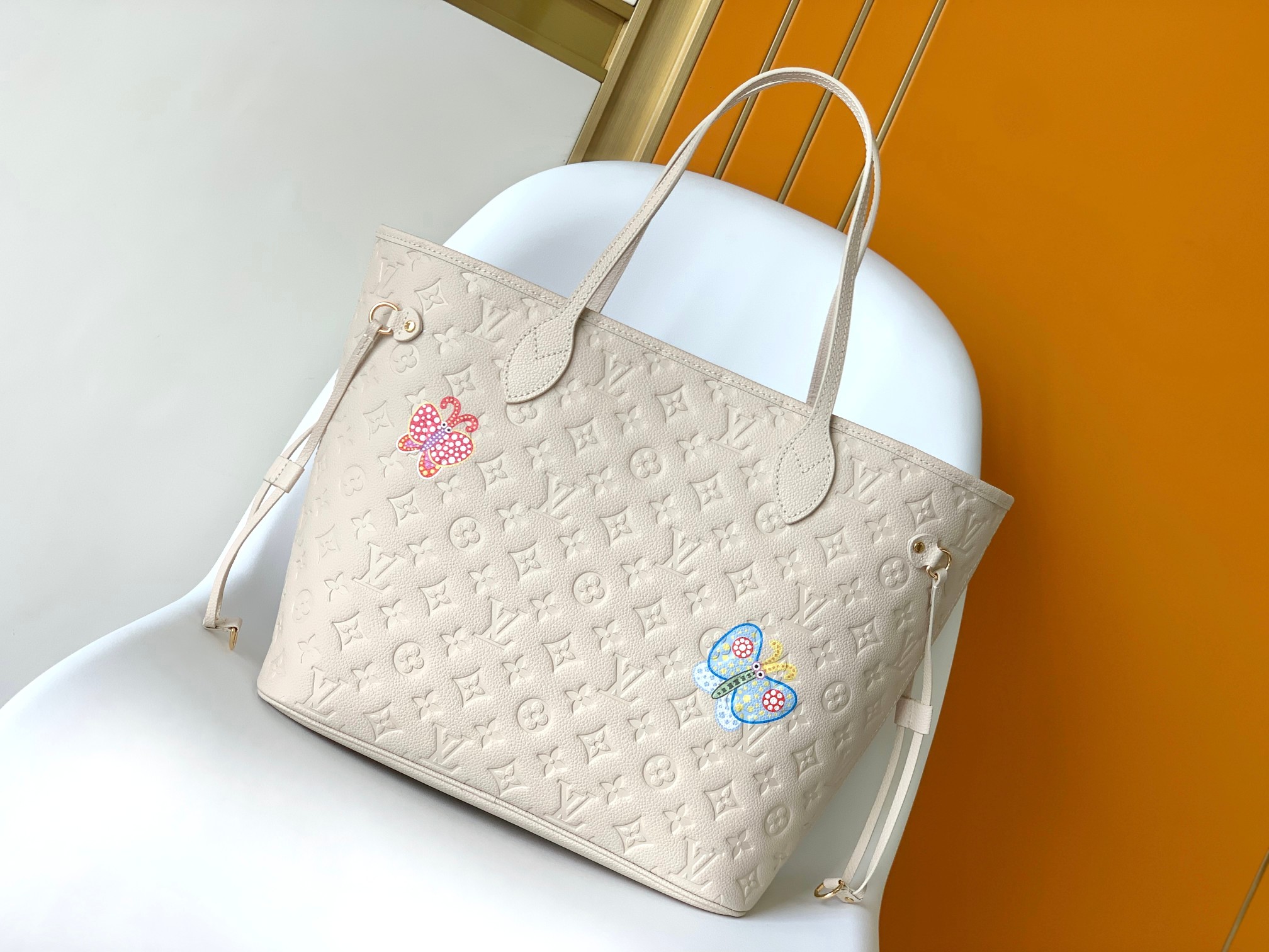  Louis Vuitton LV Neverfull MM M21733 White Flower