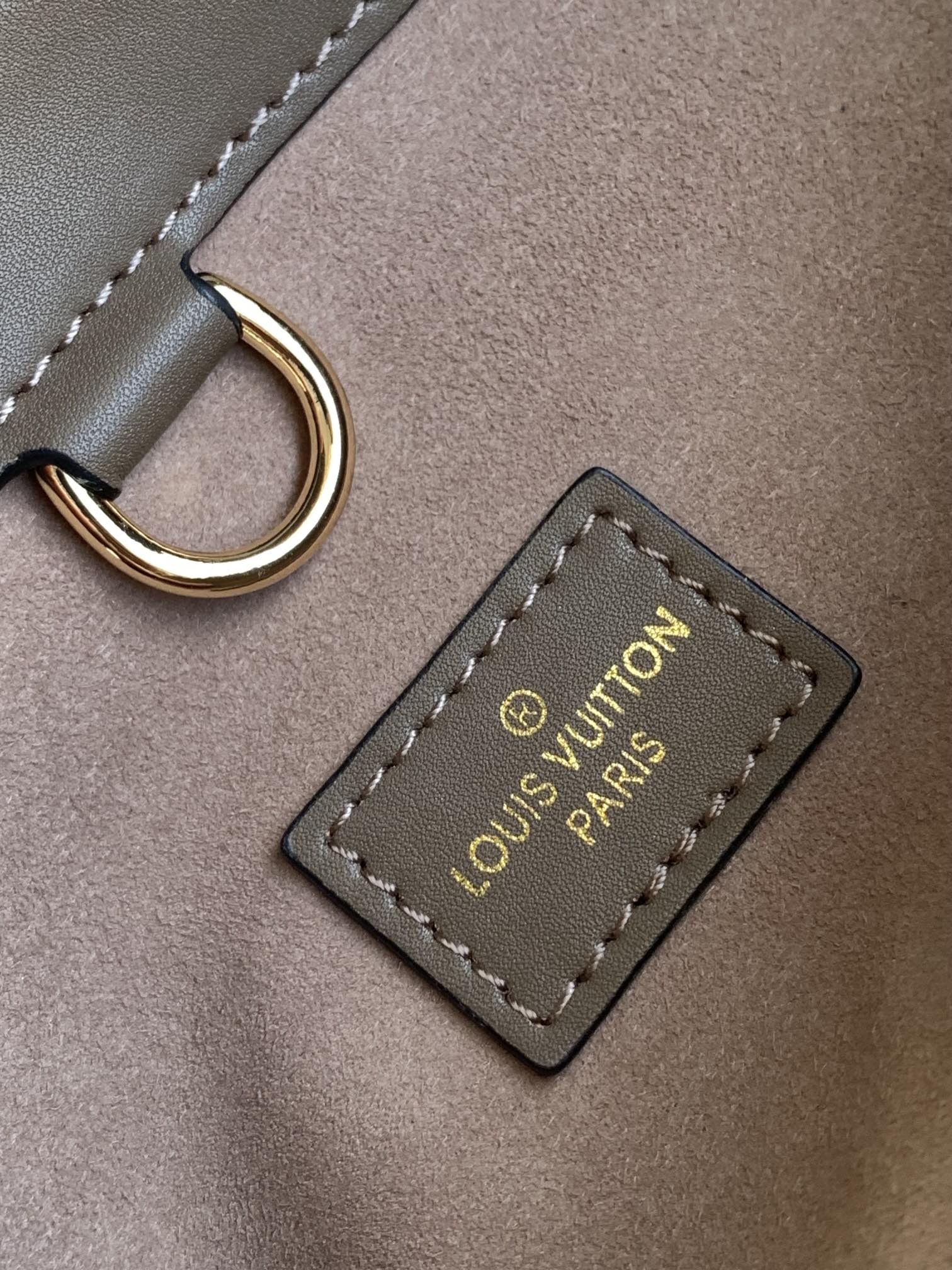 Louis Vuitton LV Lock It MM Bag M22927 Grey-Brown