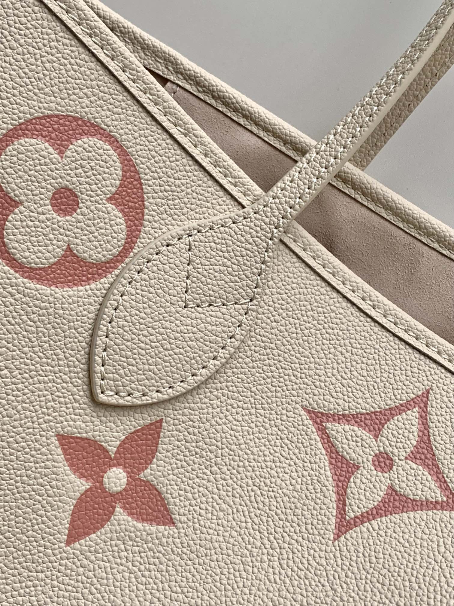 Louis Vuitton LV Neverfull MM Bag M21579 Cream White and Pink