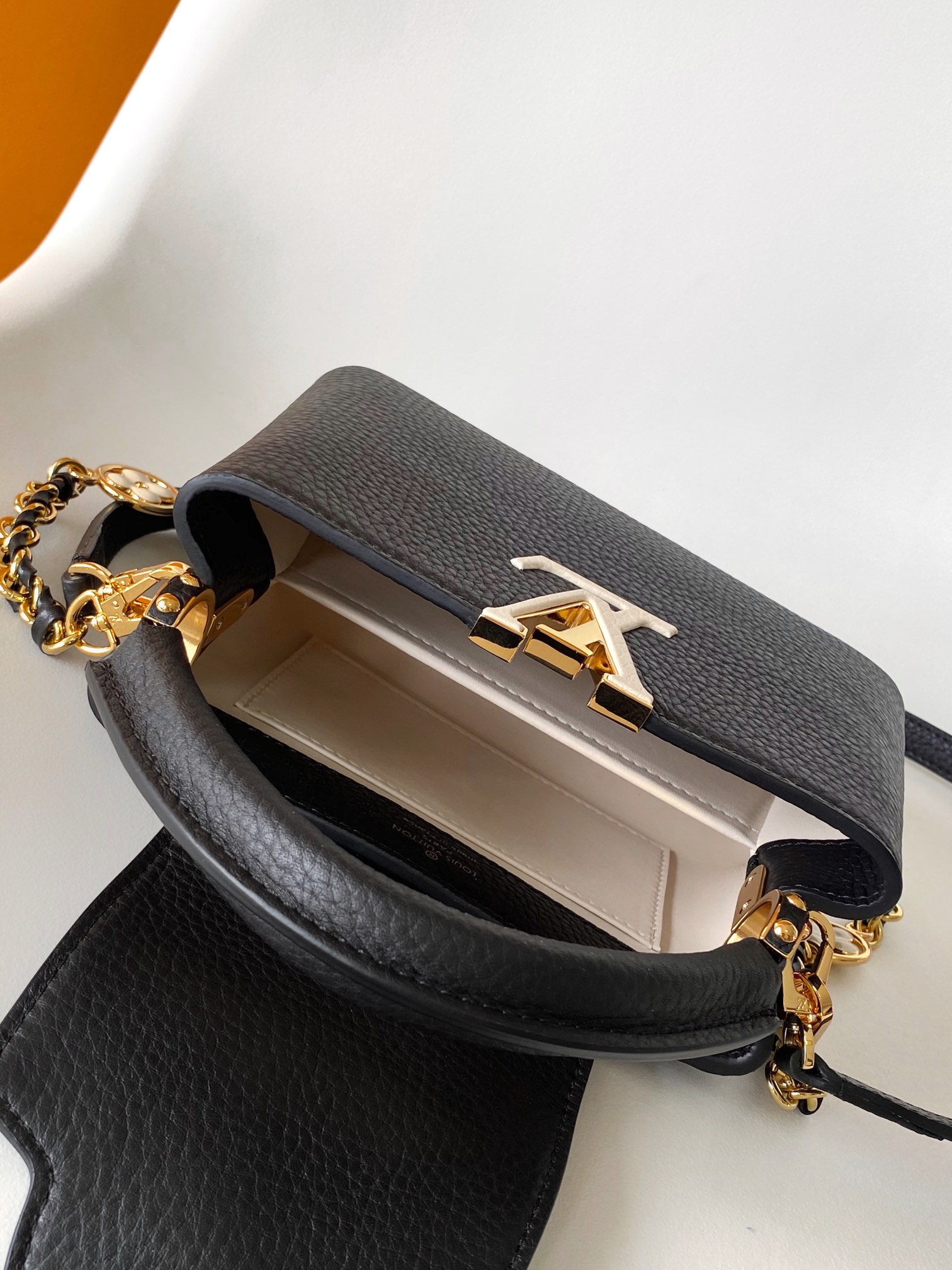 Louis Vuitton LV Capucines Mini Bag M23950 Small Black