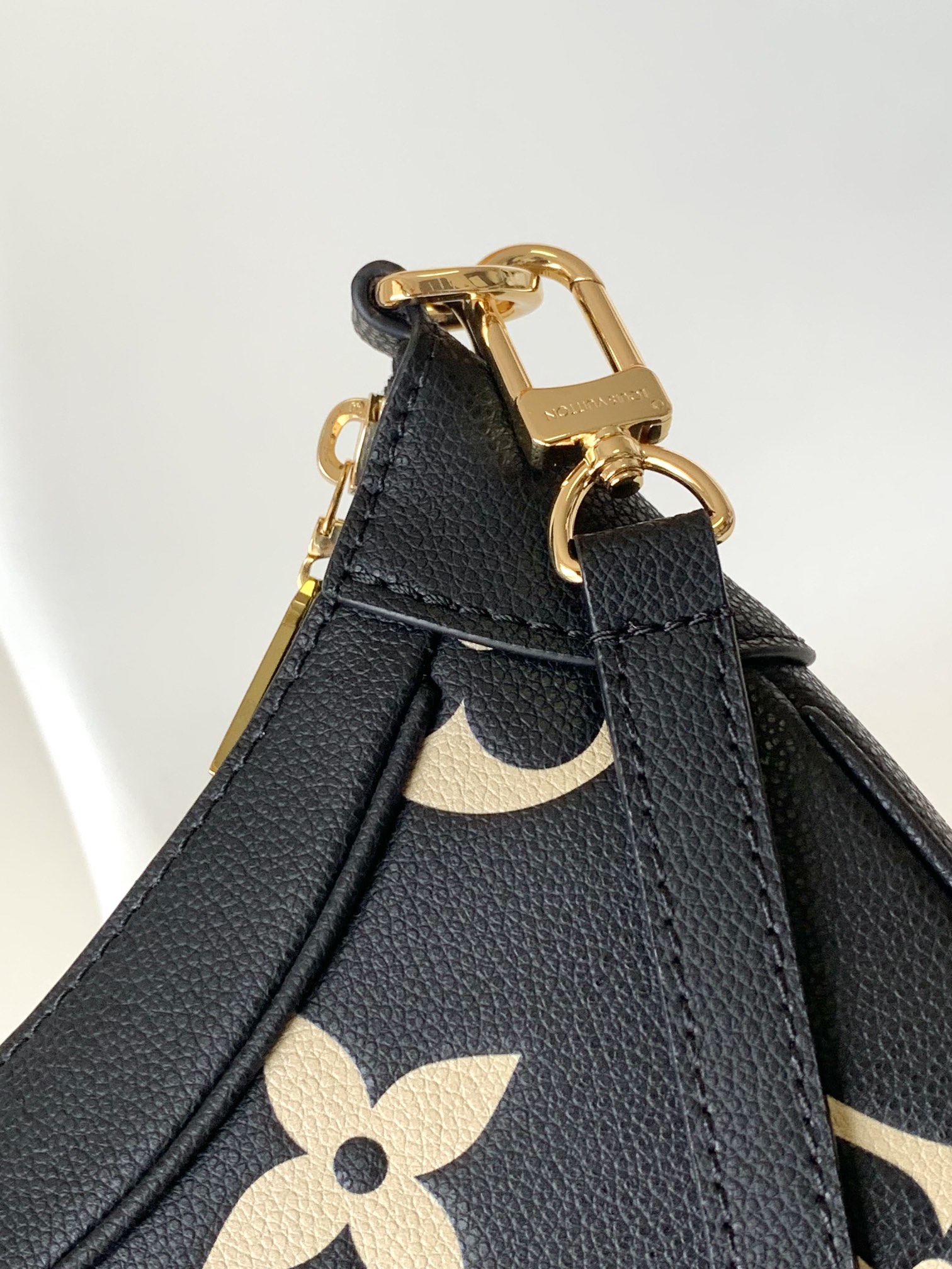 Louis Vuitton LV Bagatelle Bag M46119 in Black