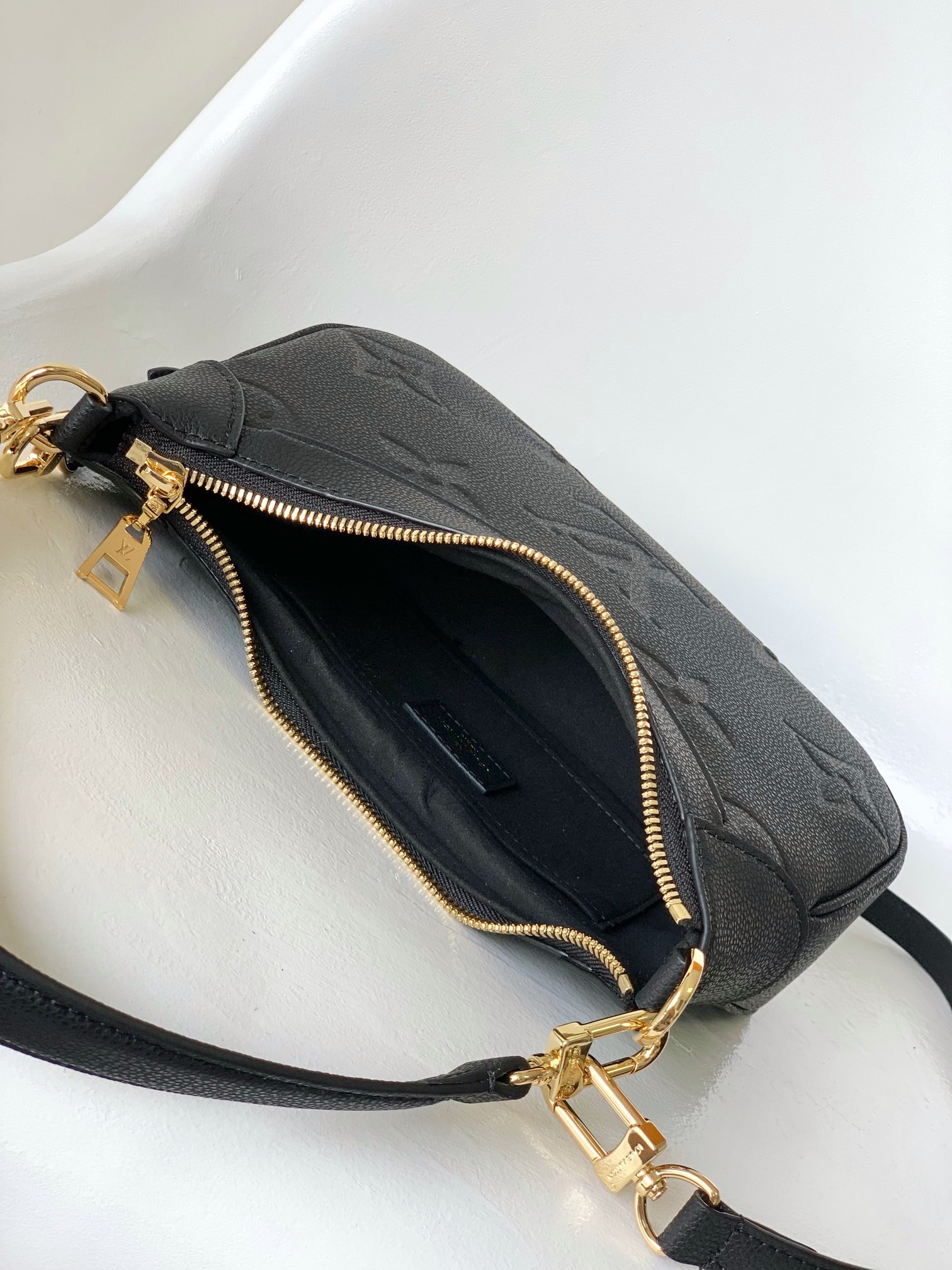 Louis Vuitton LV Bagatelle Bag M46002 in Black