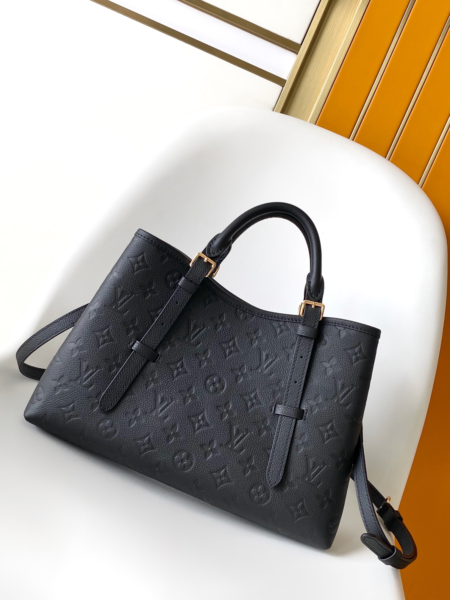 Louis Vuitton LV Handbag - M11393 (Black)