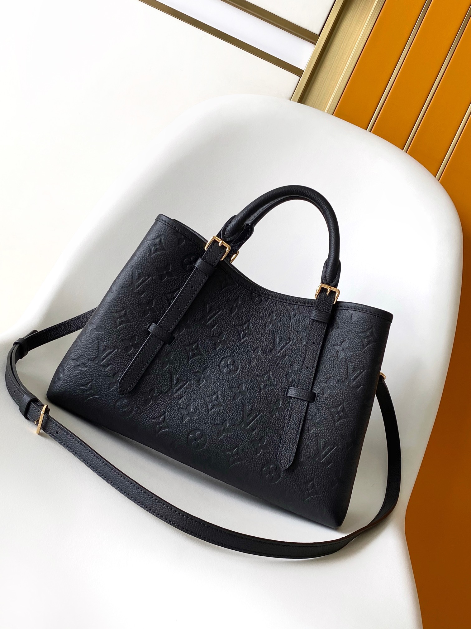 Louis Vuitton LV Handbag - M11393 (Black)