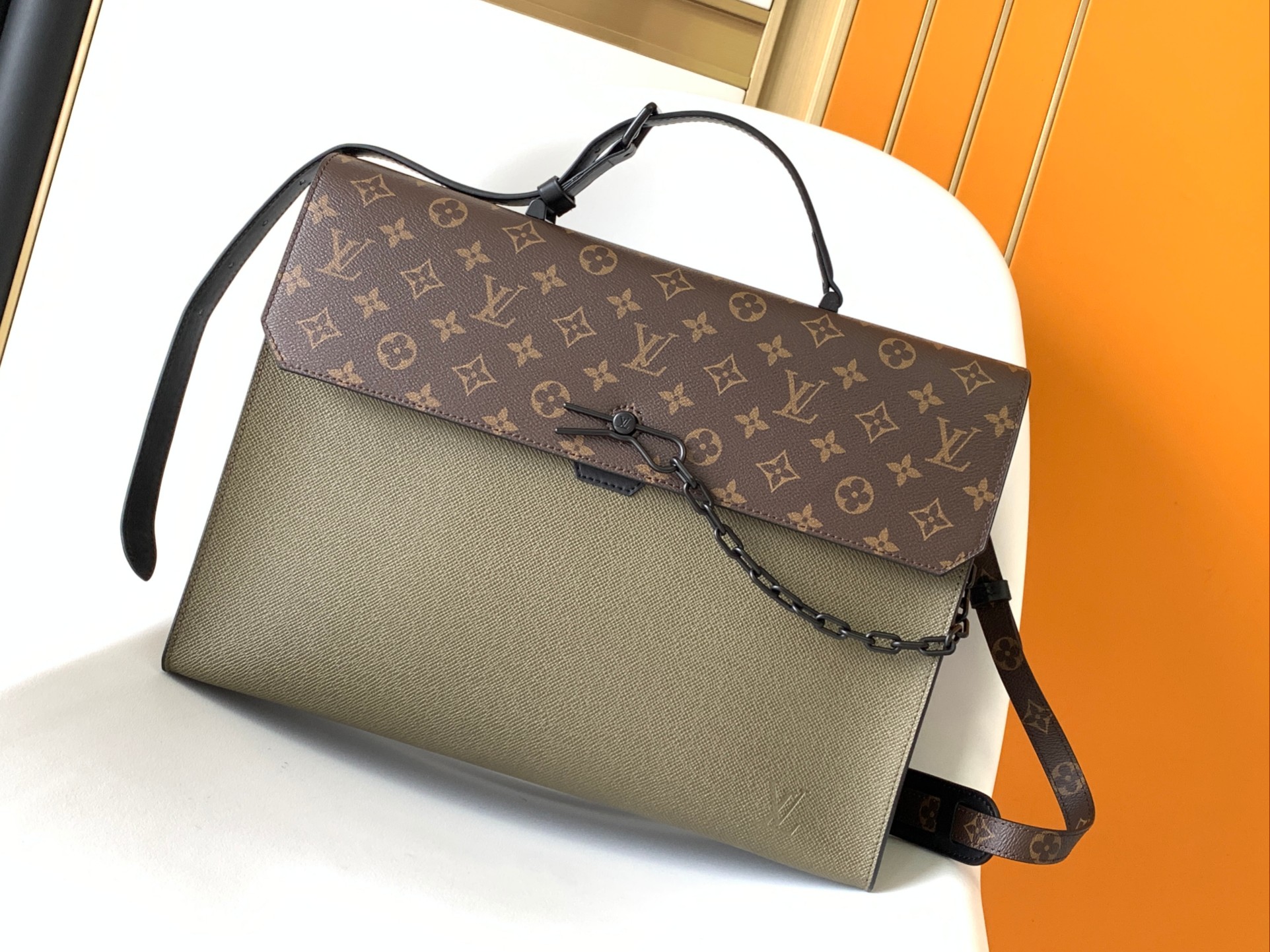 Louis Vuitton LV Robusto Briefcase - M30591