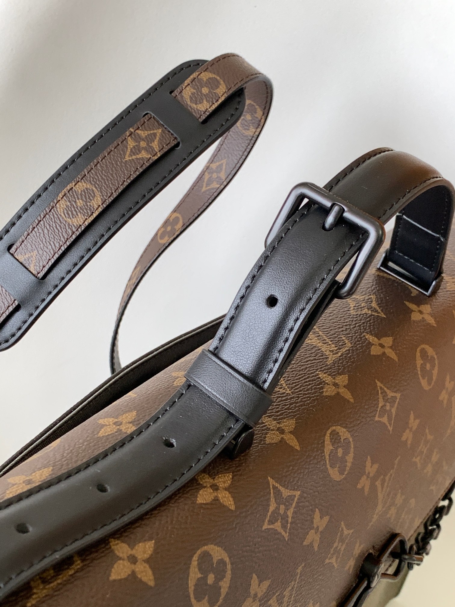 Louis Vuitton LV Robusto Briefcase - M30591