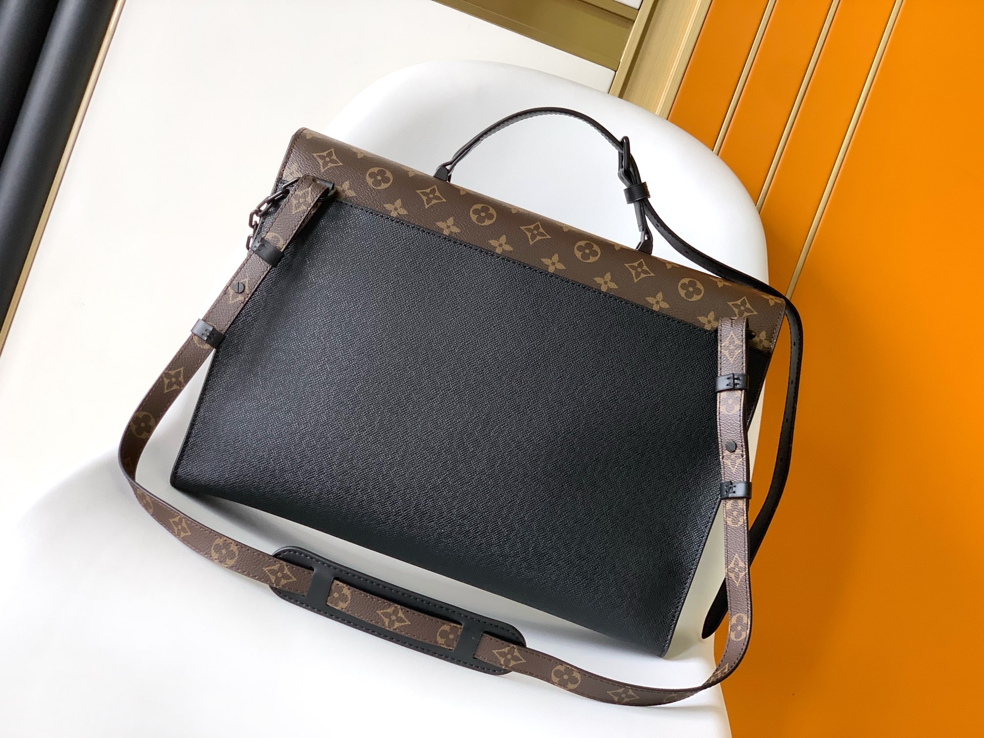 Louis Vuitton LV Robusto Briefcase - M30591 Black