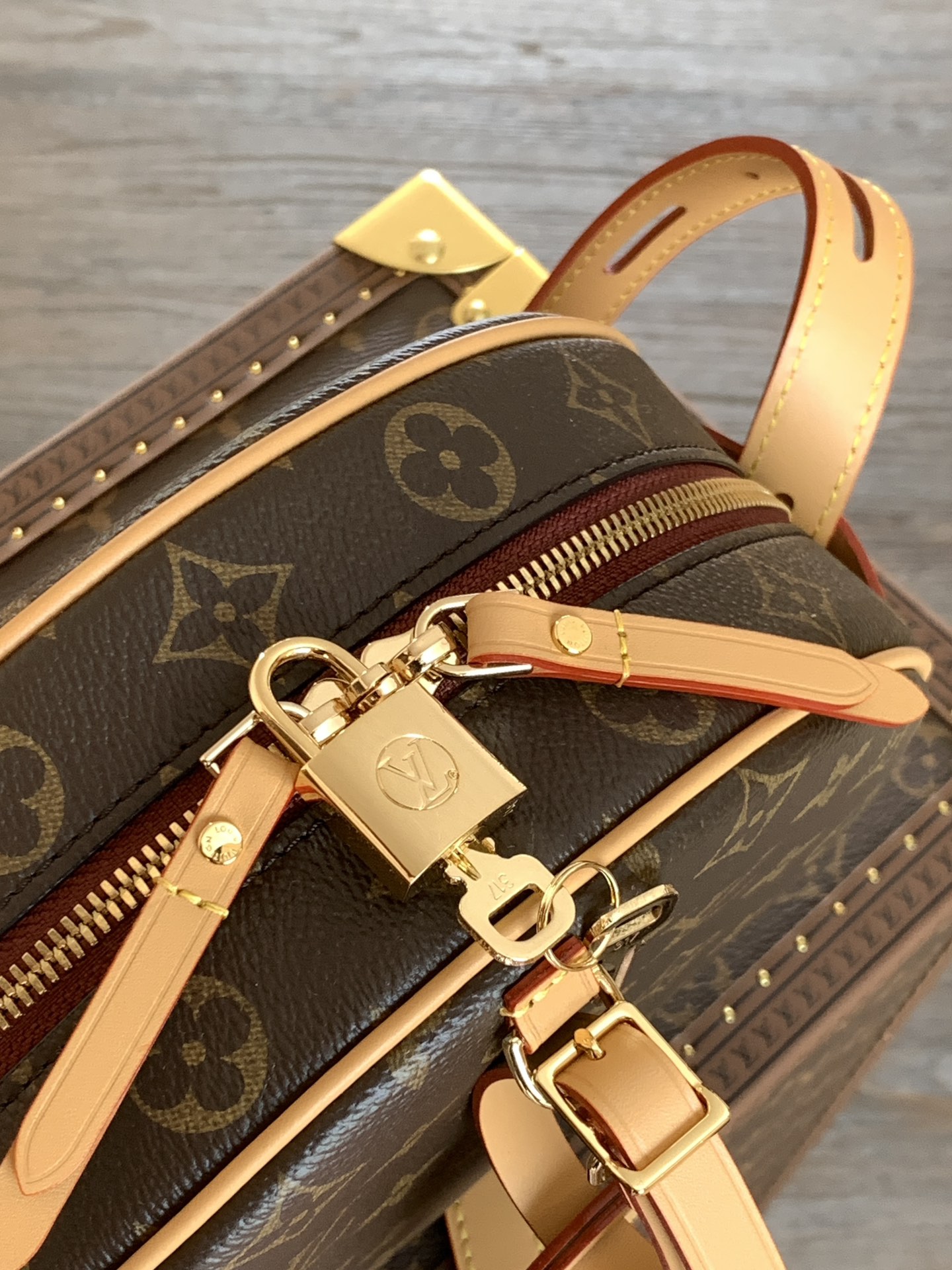 Louis Vuitton LV Monogram Messenger Bag - M45647