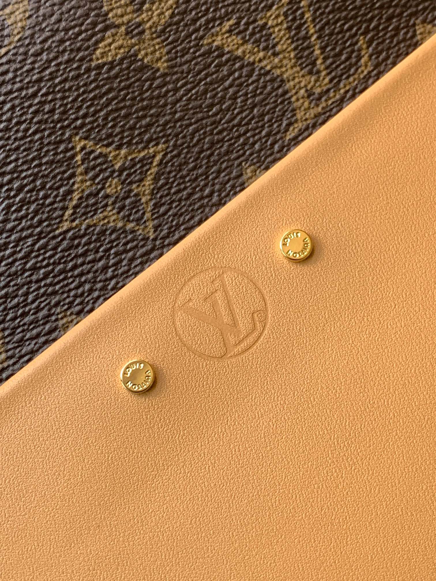 Louis Vuitton LV Monogram Messenger Bag - M45647