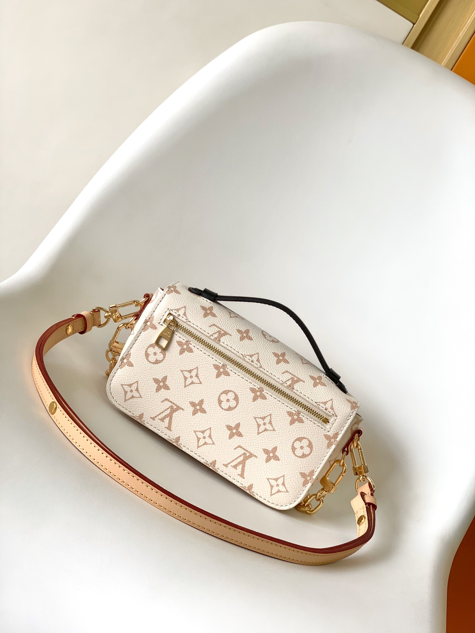 Louis Vuitton LV Pochette M??tis East West Bag - White Flower (Model M46914)