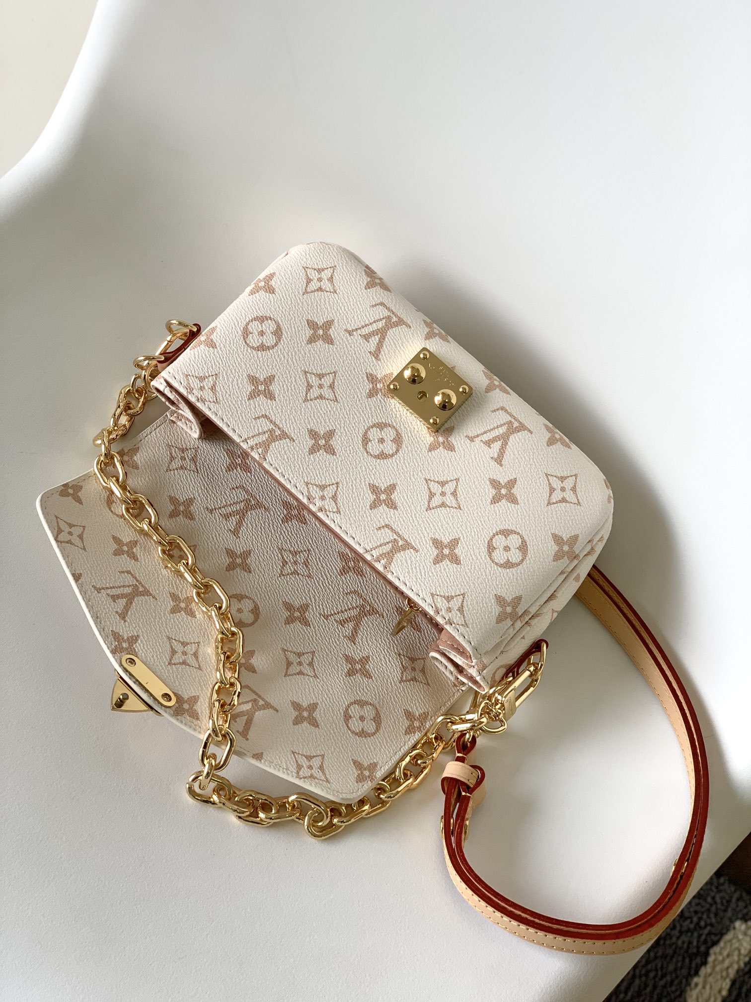 Louis Vuitton LV Pochette M??tis East West Bag - White Flower (Model M46914)