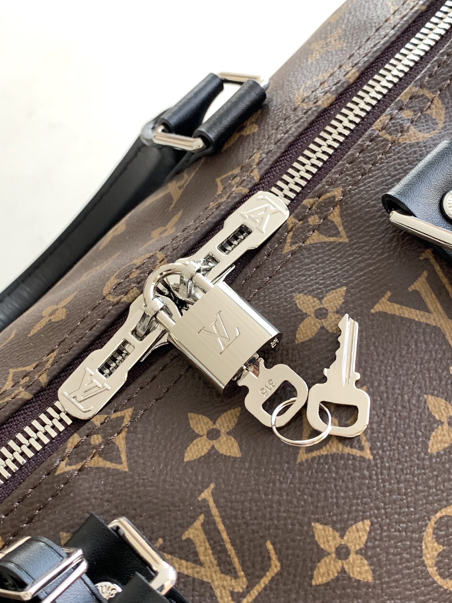 Louis Vuitton LV Keepall 45 Travel Bag M56711