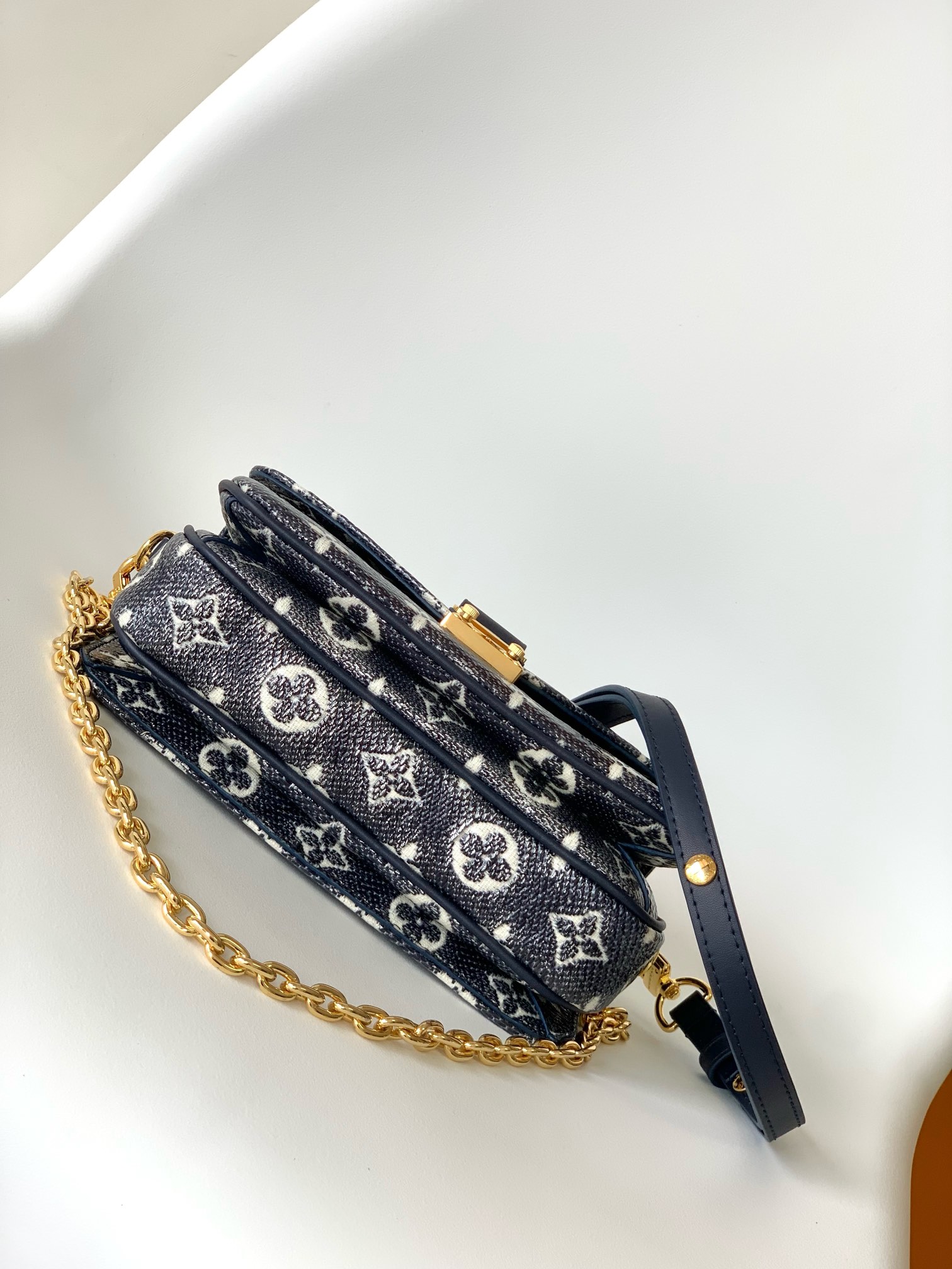 Louis Vuitton LV Pochette M??tis East West Handbag - M22834