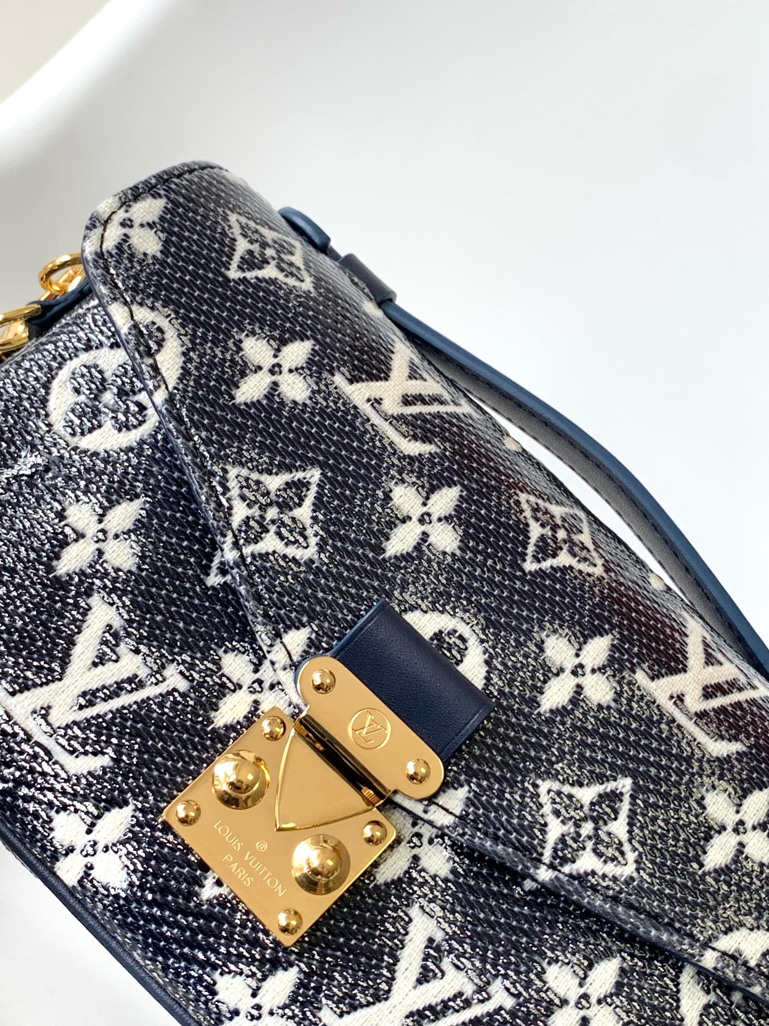 Louis Vuitton LV Pochette M??tis East West Handbag - M22834