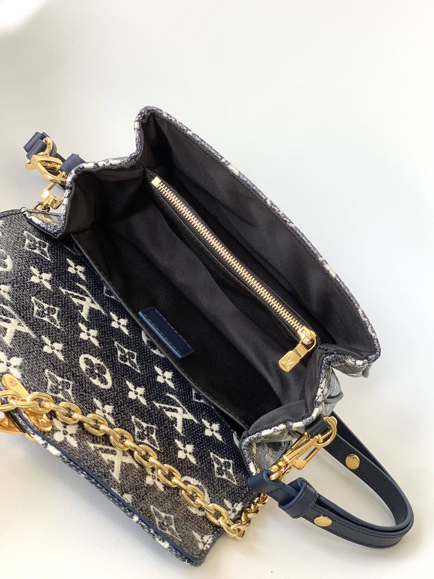 Louis Vuitton LV Pochette M??tis East West Handbag - M22834