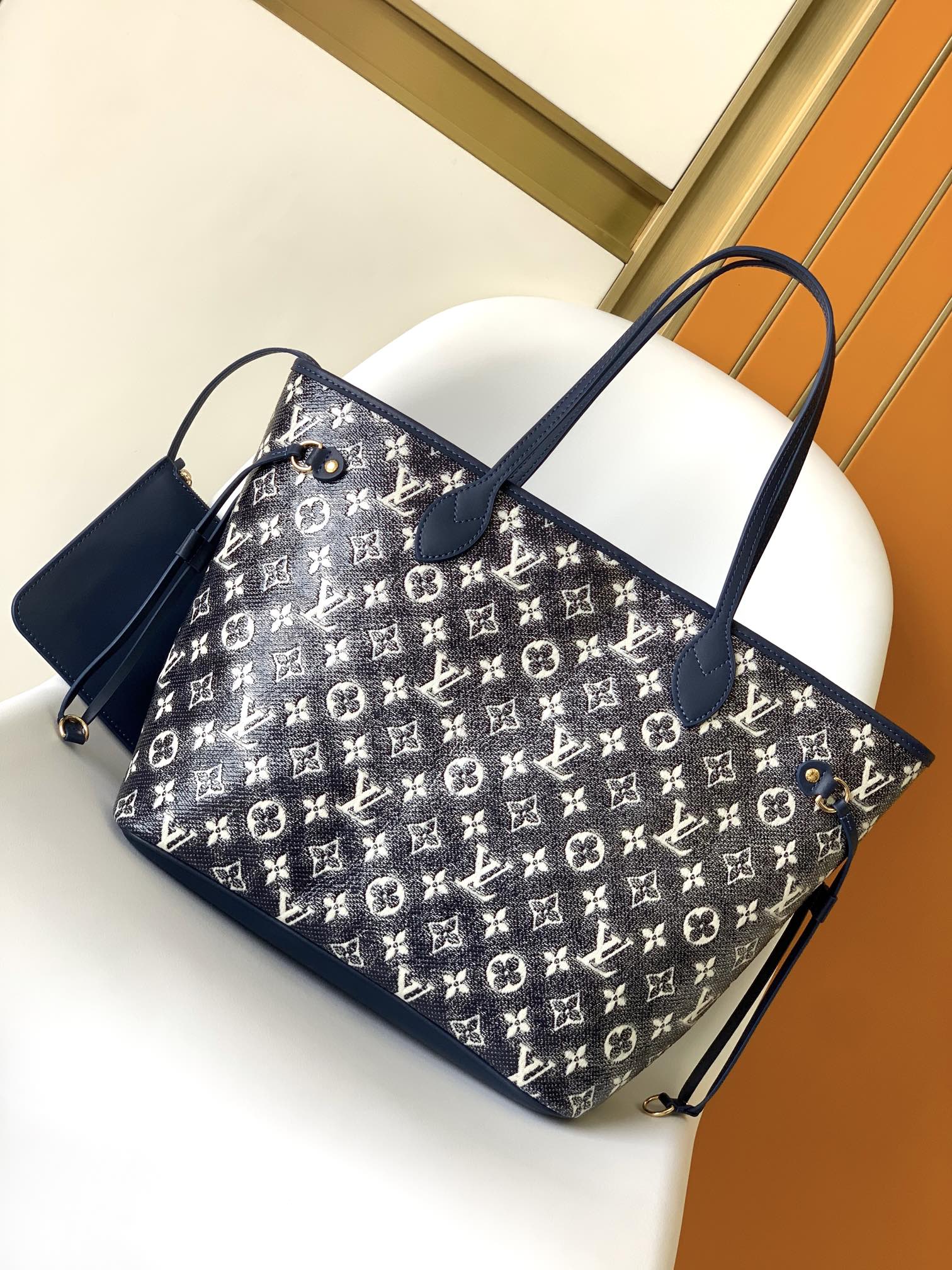 Louis Vuitton LV Neverfull MM Handbag - M22921