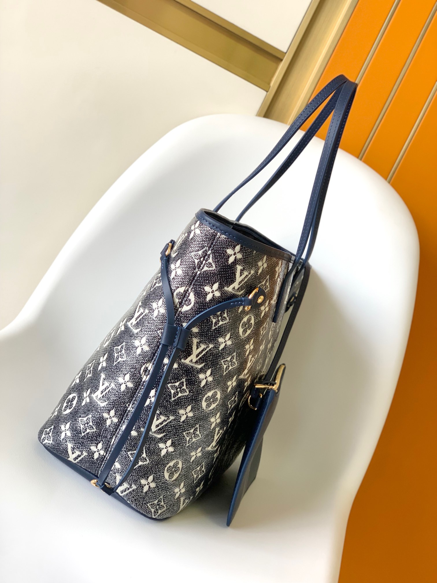 Louis Vuitton LV Neverfull MM Handbag - M22921