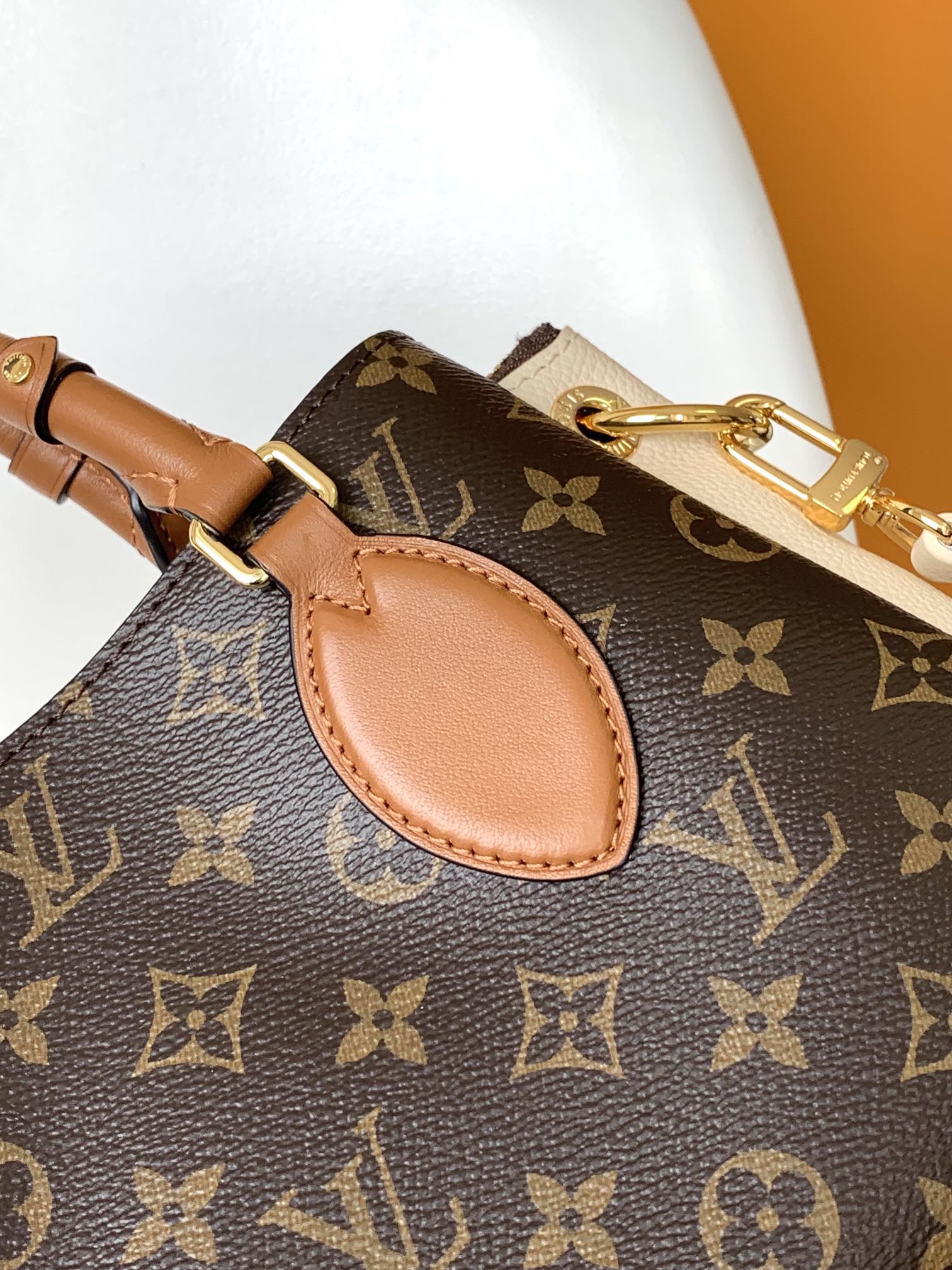 Louis Vuitton LV Op??ra BB Handbag - M46495 Cream