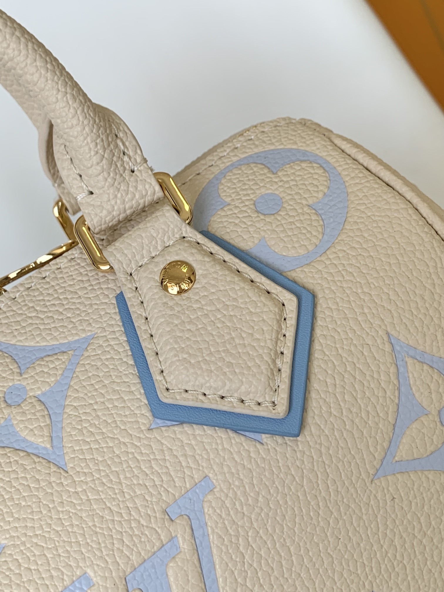 Louis Vuitton LV Speedy Bandouli??re 20 Handbag - Model M46883