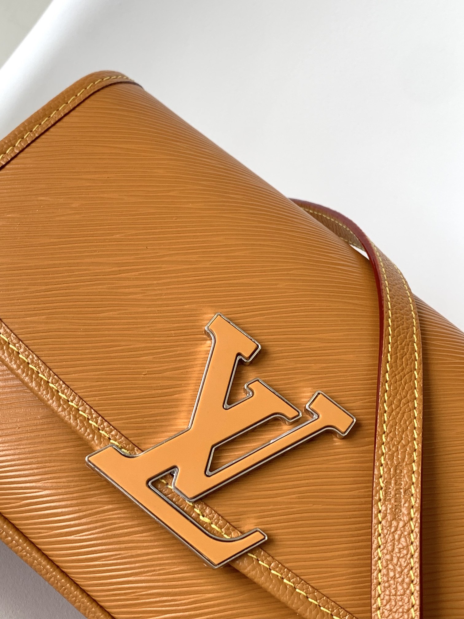 Louis Vuitton LV Buci Handbag - Epi Leather -  M59459 (Caramel) 