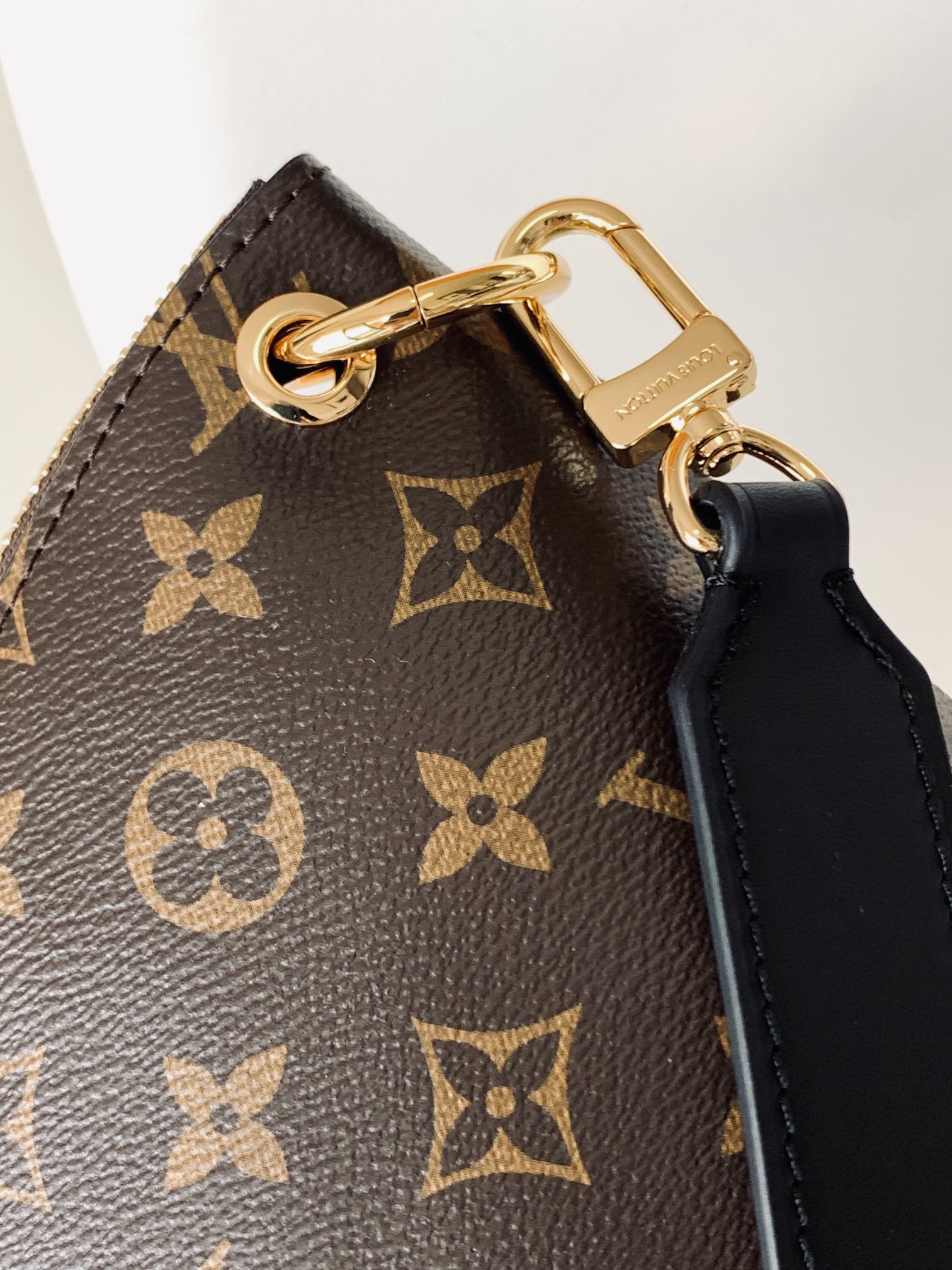 Louis Vuitton LV Odeon MM Handbag - Monogram Canvas - M45355