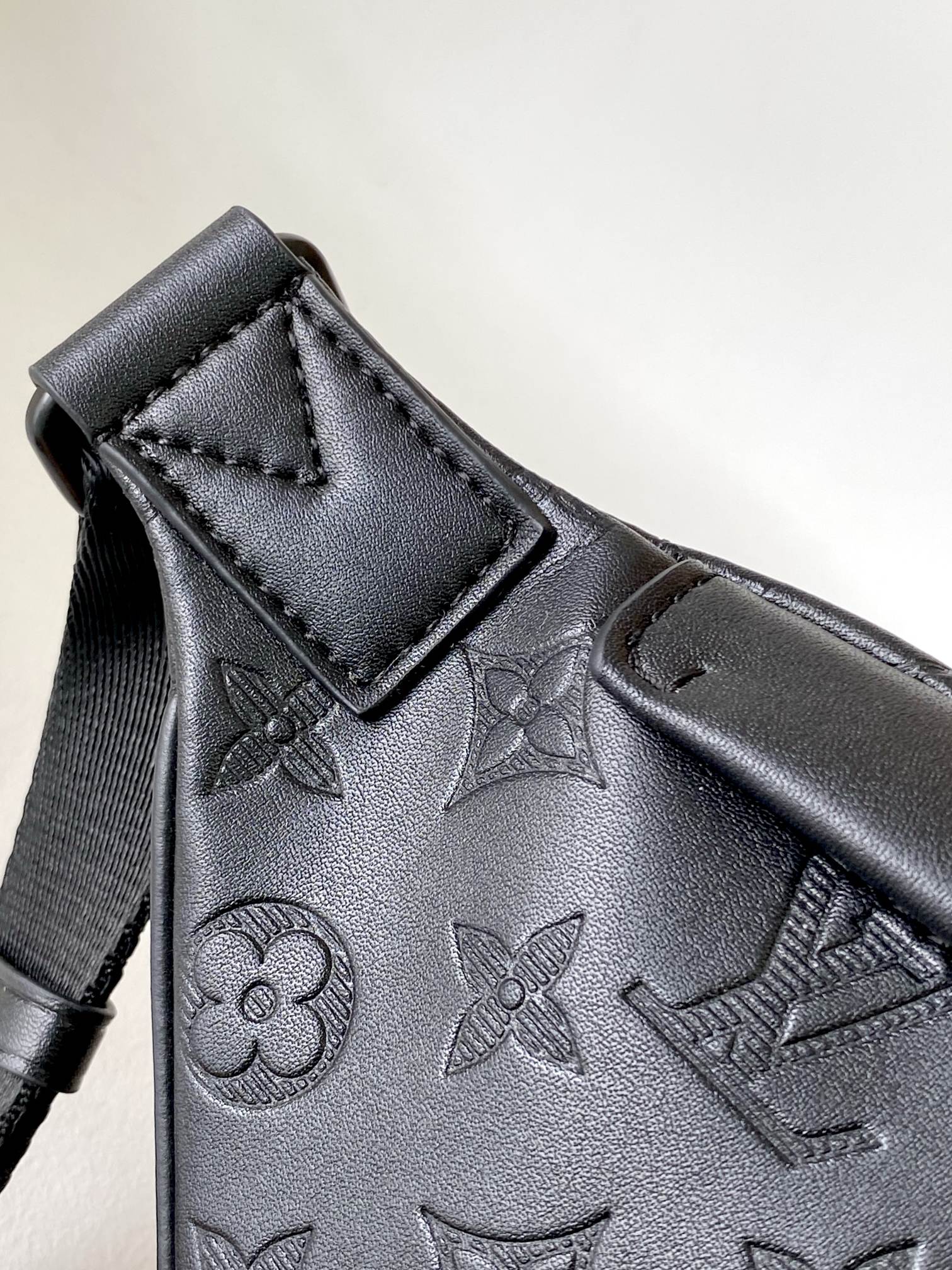 Louis Vuitton LV Discovery Waist Bag - Monogram Eclipse Canvas - M46036