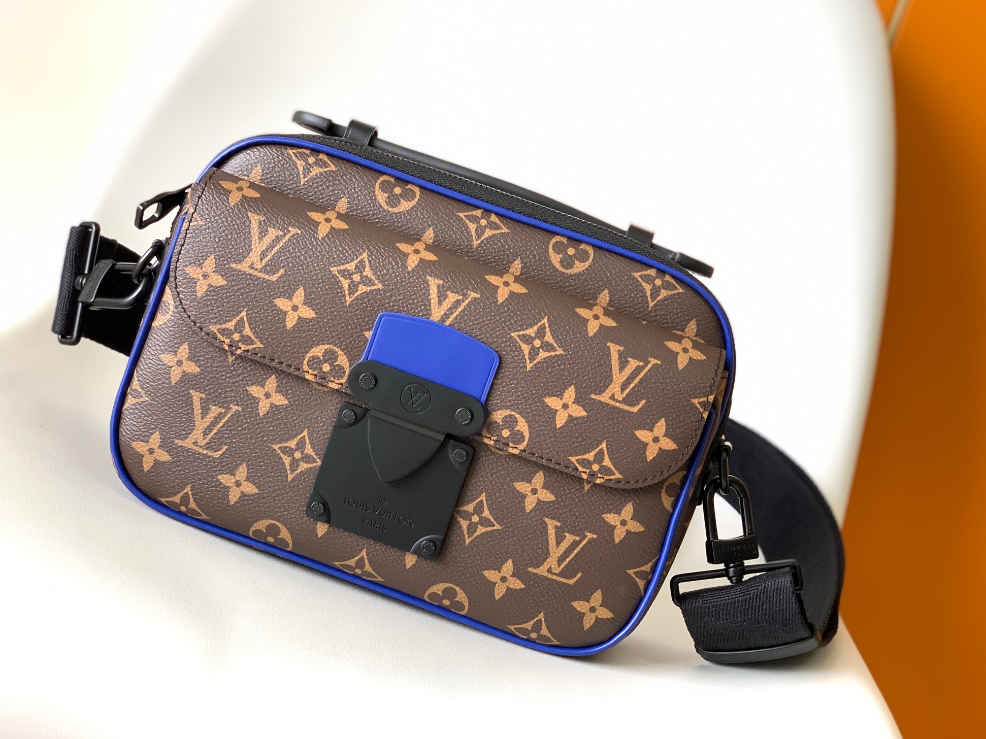 Louis Vuitton S Lock Messenger Bag - M45836