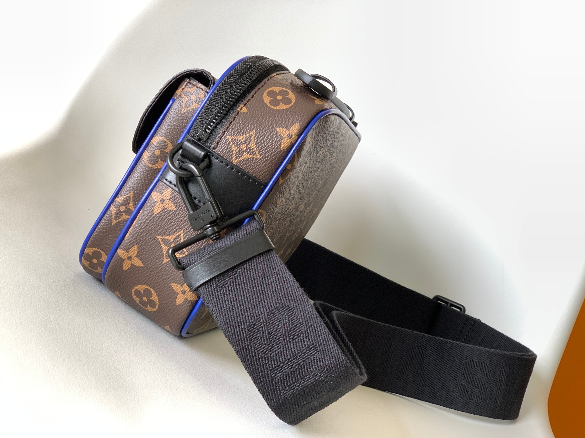 Louis Vuitton S Lock Messenger Bag - M45836 