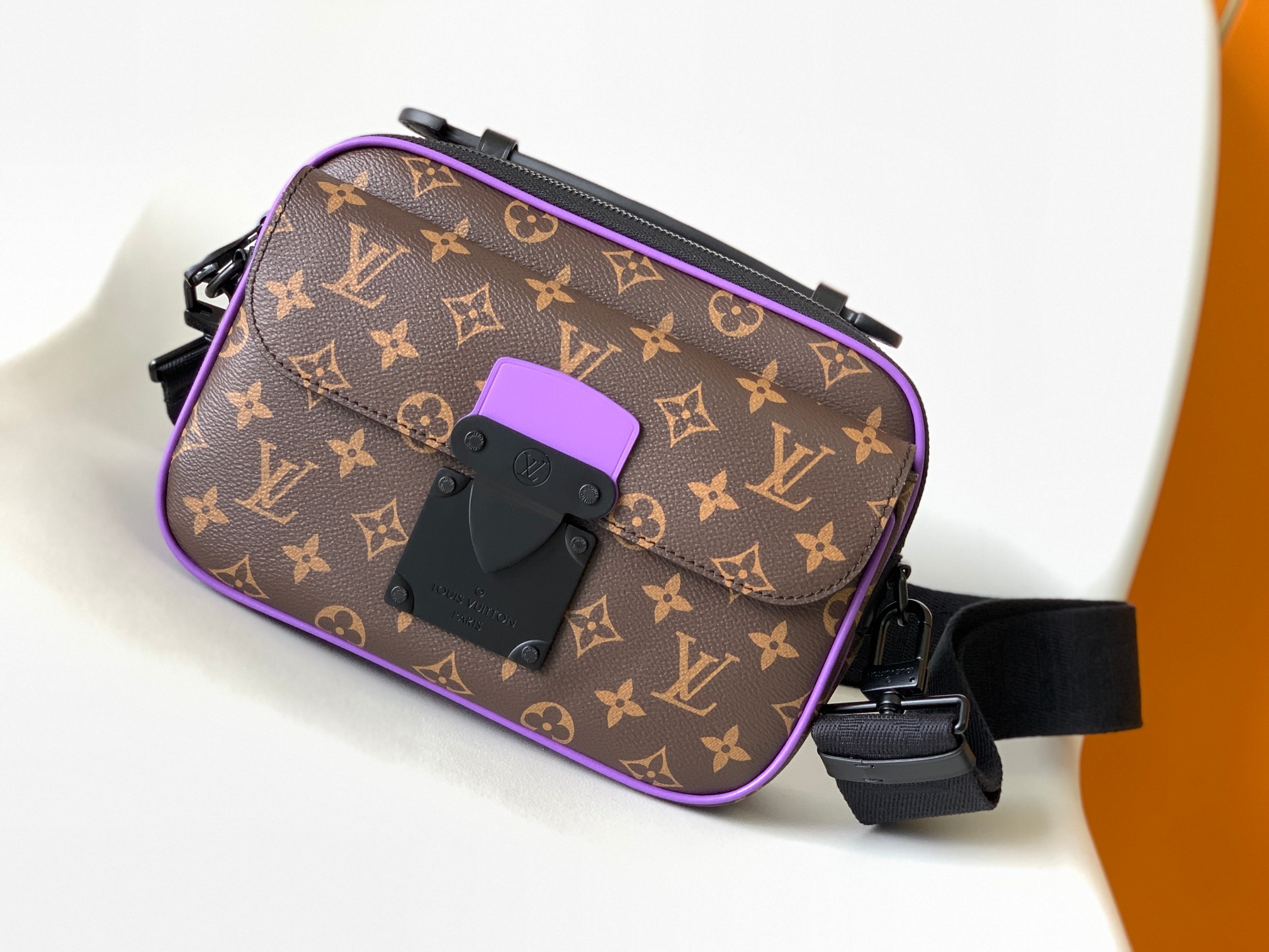 Louis Vuitton S Lock Messenger Bag - M46243