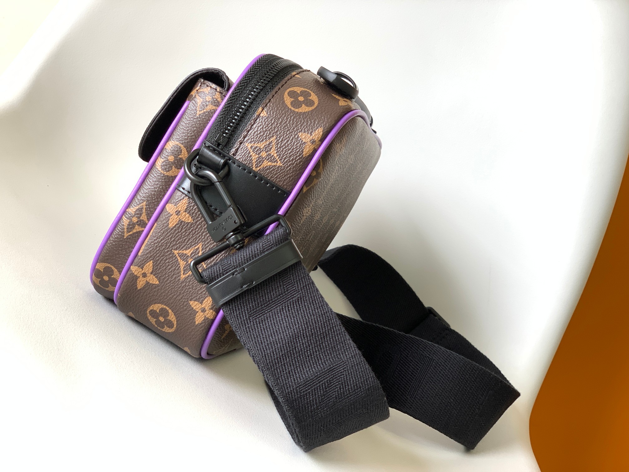 Louis Vuitton S Lock Messenger Bag - M46243 