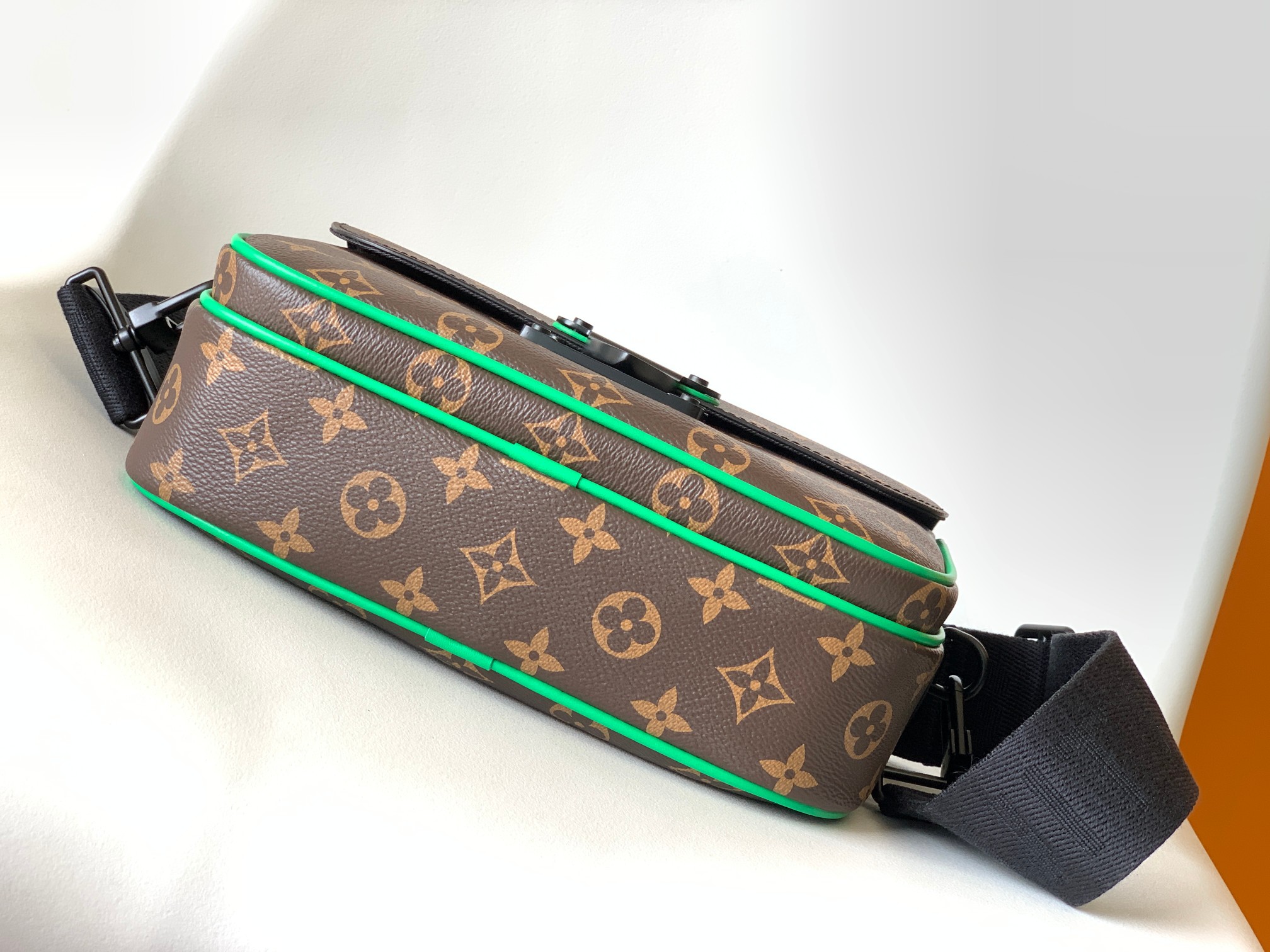 Louis Vuitton S Lock Messenger Bag - M46246