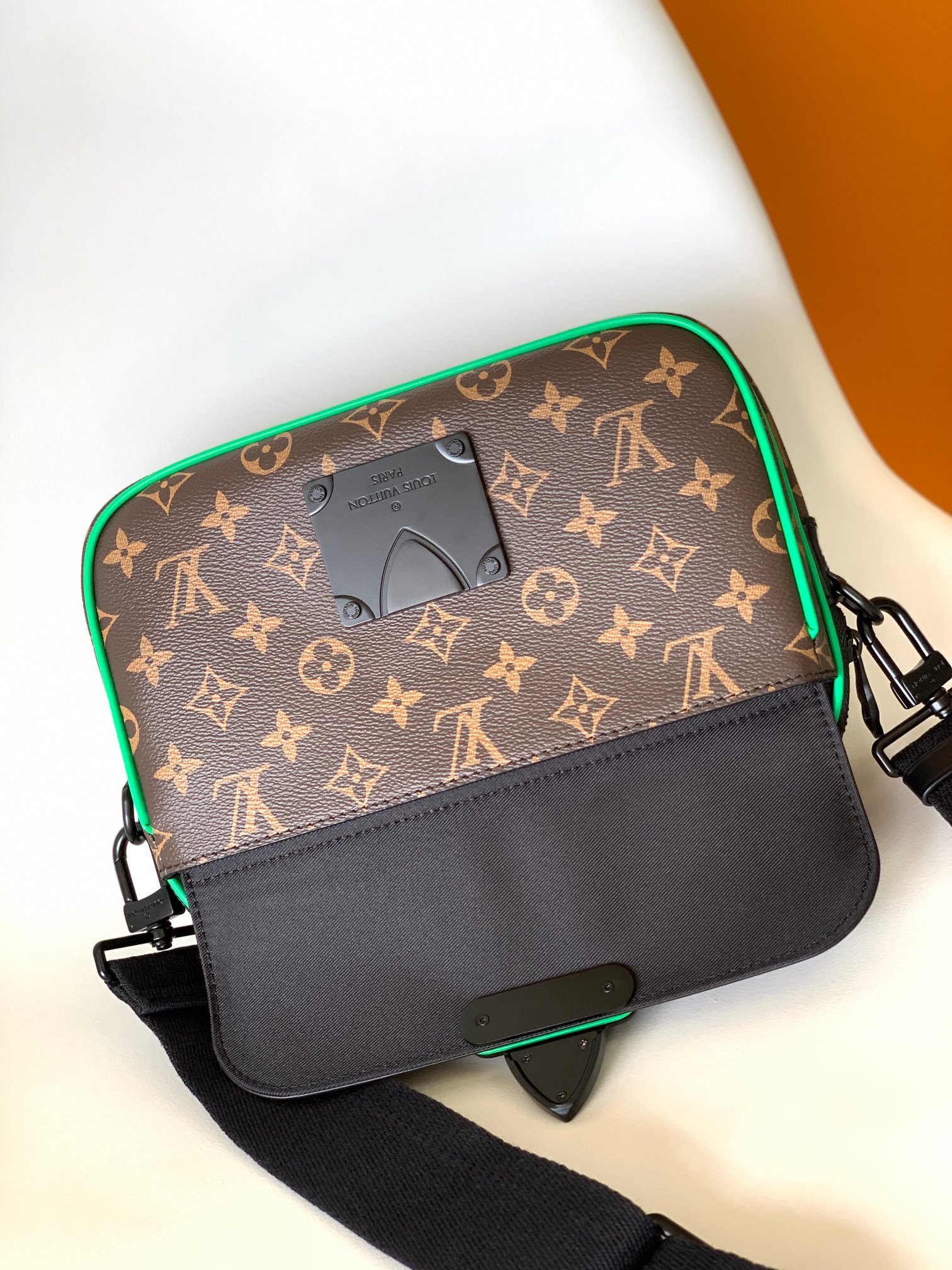 Louis Vuitton S Lock Messenger Bag - M46246