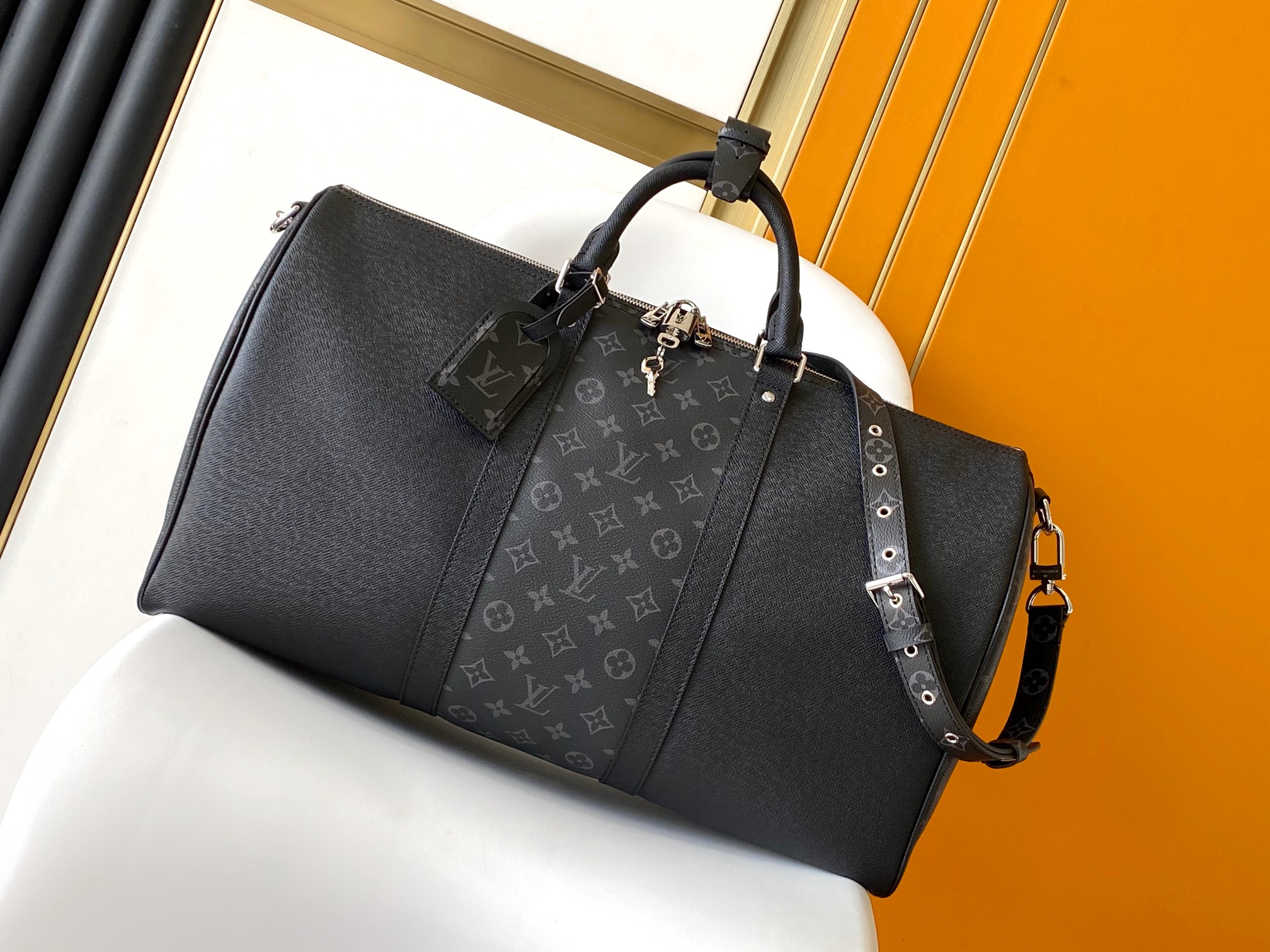 Louis Vuitton Keepall 50 Travel Bag - M53763 (Black)