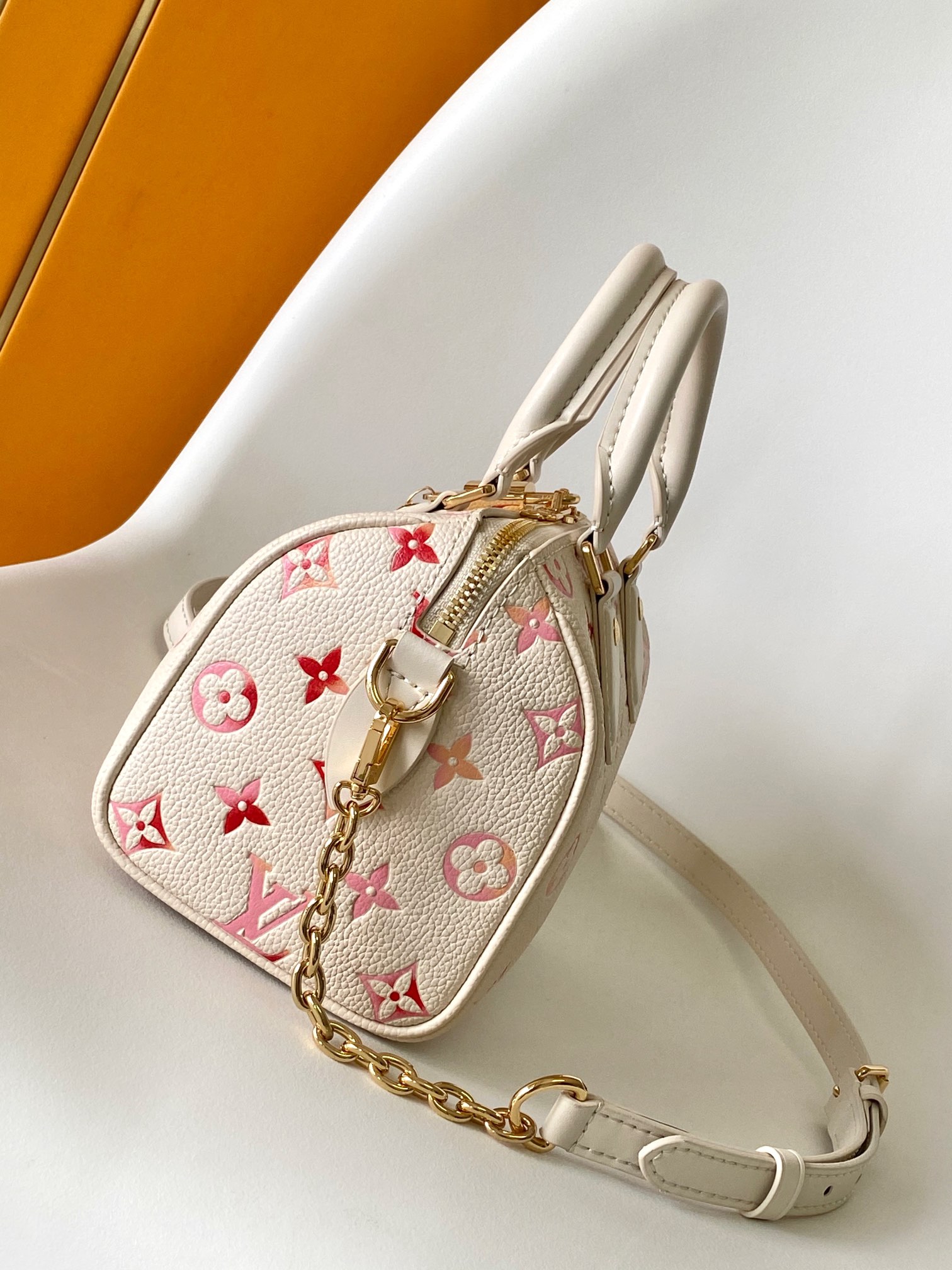 Louis Vuitton Speedy Bandouli??re 20 Handbag - M58953 (Milk Strawberry)