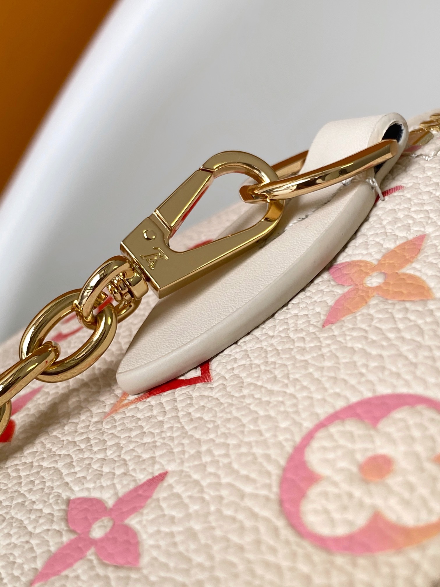 Louis Vuitton Speedy Bandouli??re 20 Handbag - M58953 (Milk Strawberry)