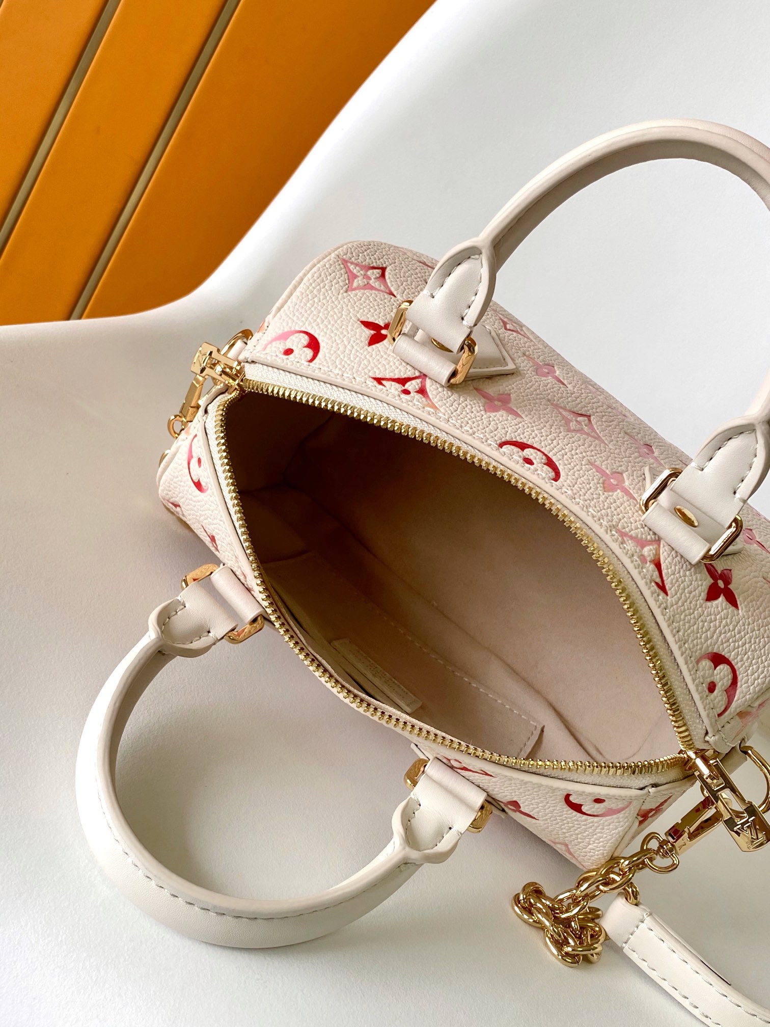 Louis Vuitton Speedy Bandouli??re 20 Handbag - M58953 (Milk Strawberry)